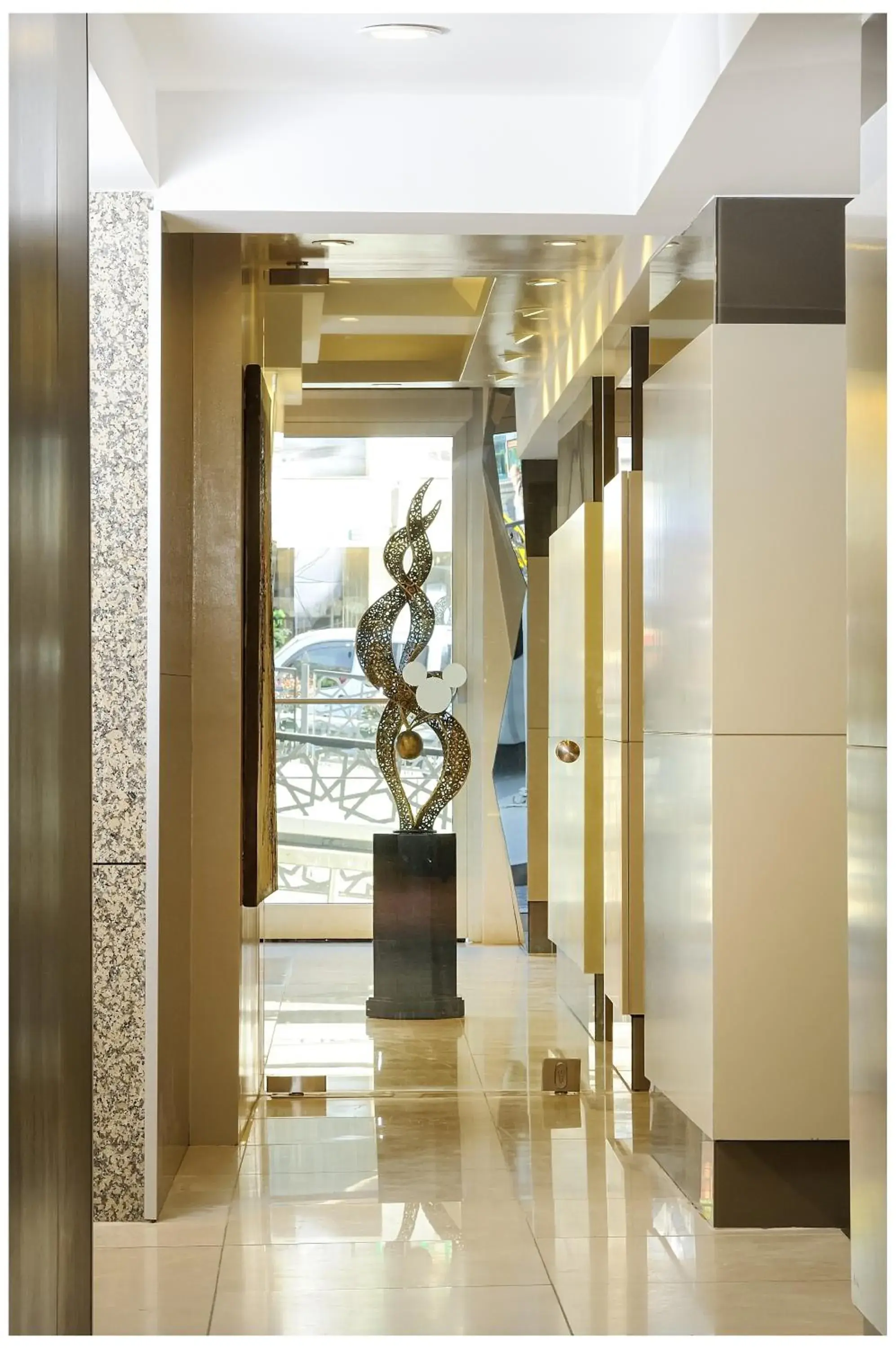 Facade/entrance, Lobby/Reception in Cartoon Hotel