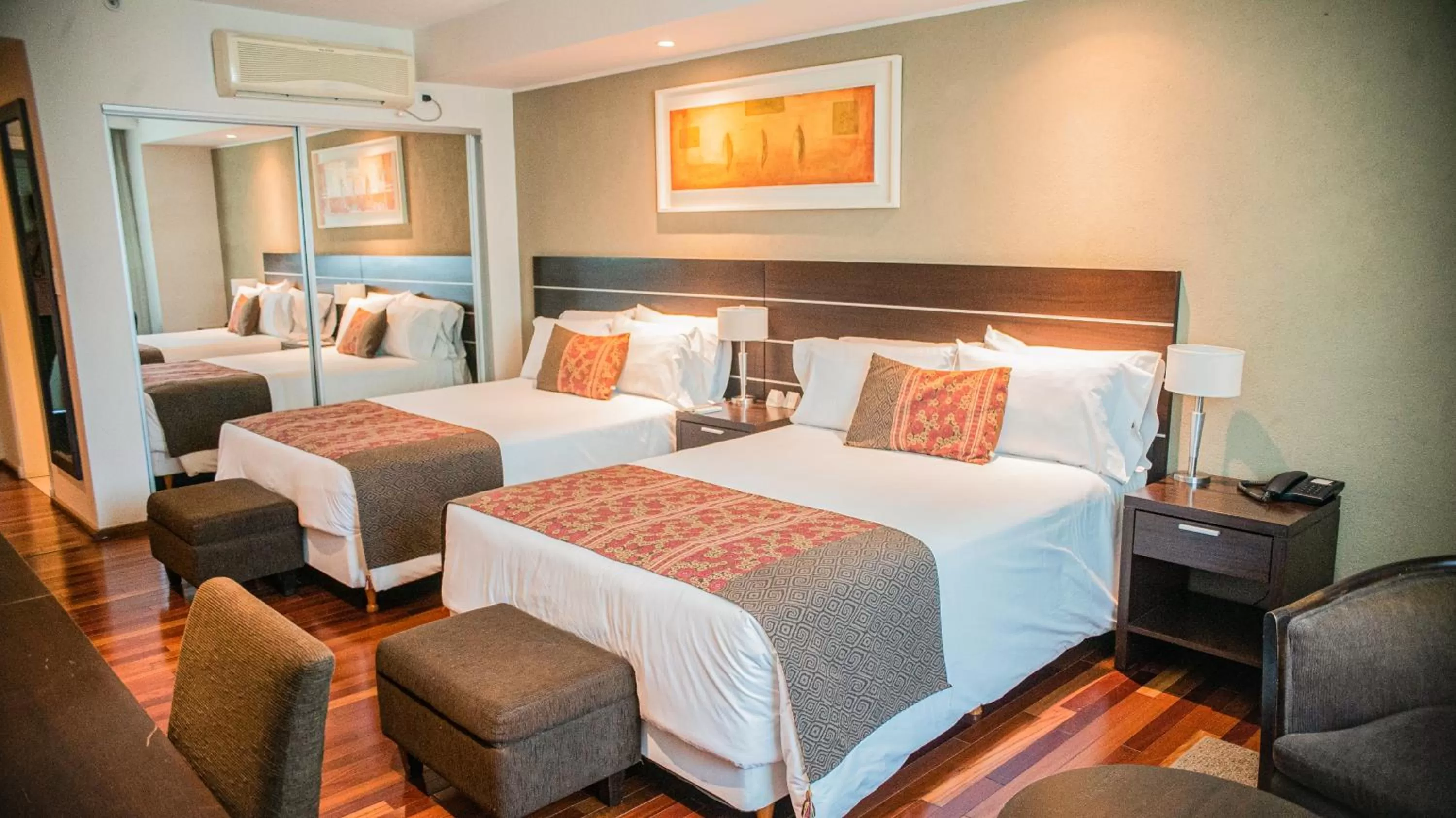 Standard Twin Room in Orfeo Suites Cordoba