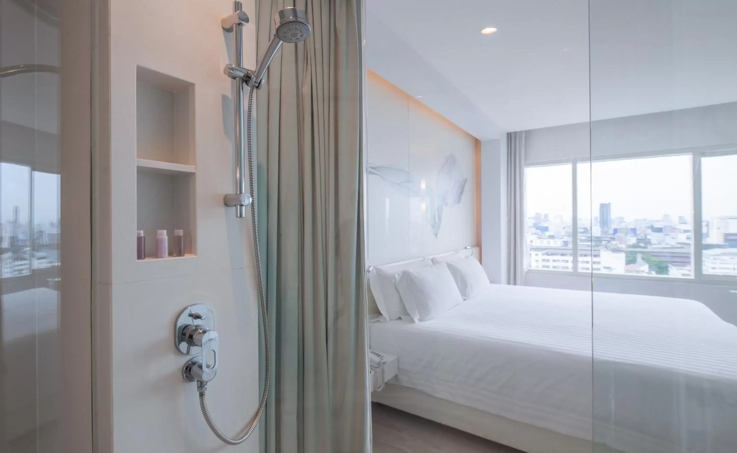 Bathroom, Bed in Centara Watergate Pavillion Hotel Bangkok