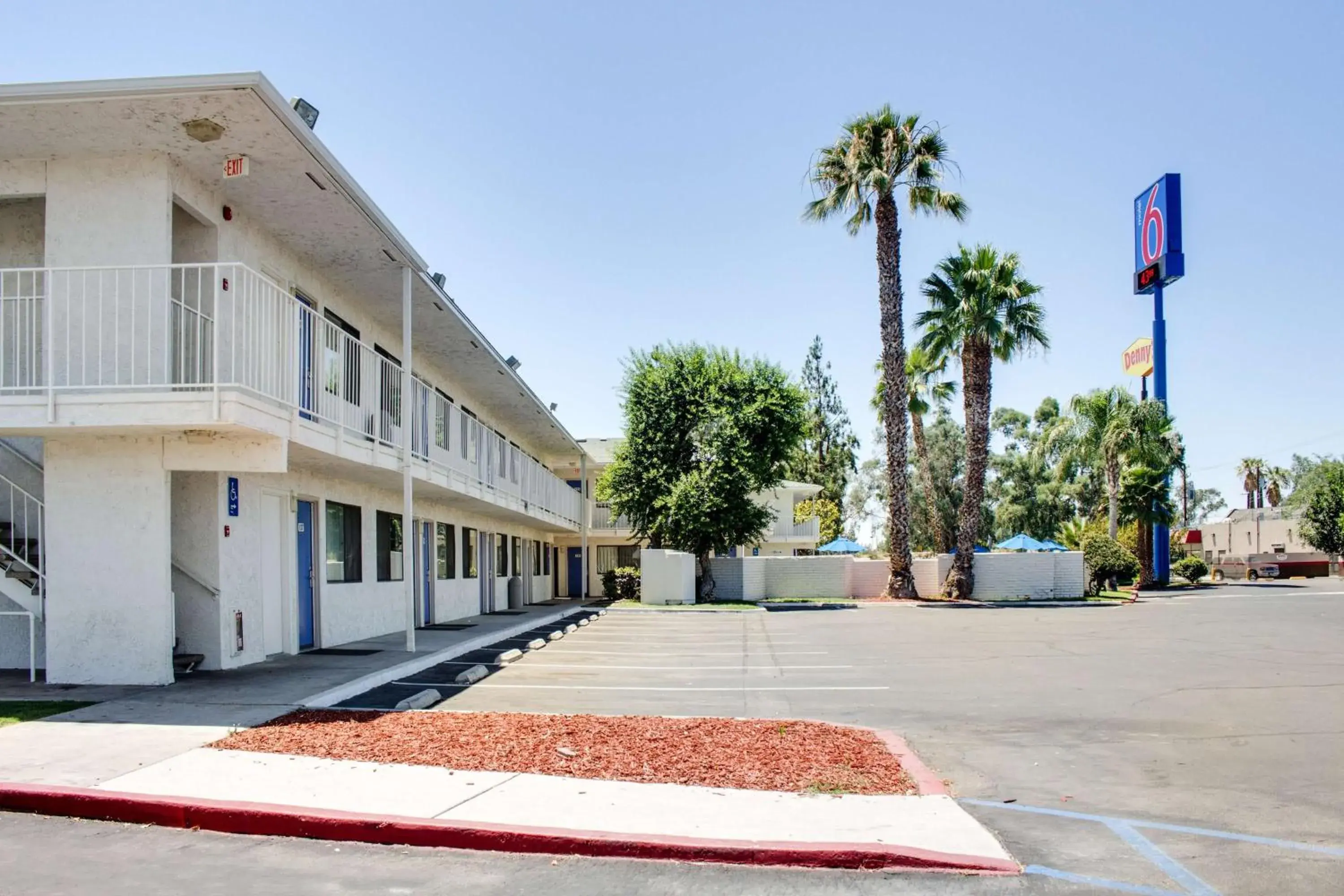 Property building, Garden in Motel 6-Bakersfield, CA - South