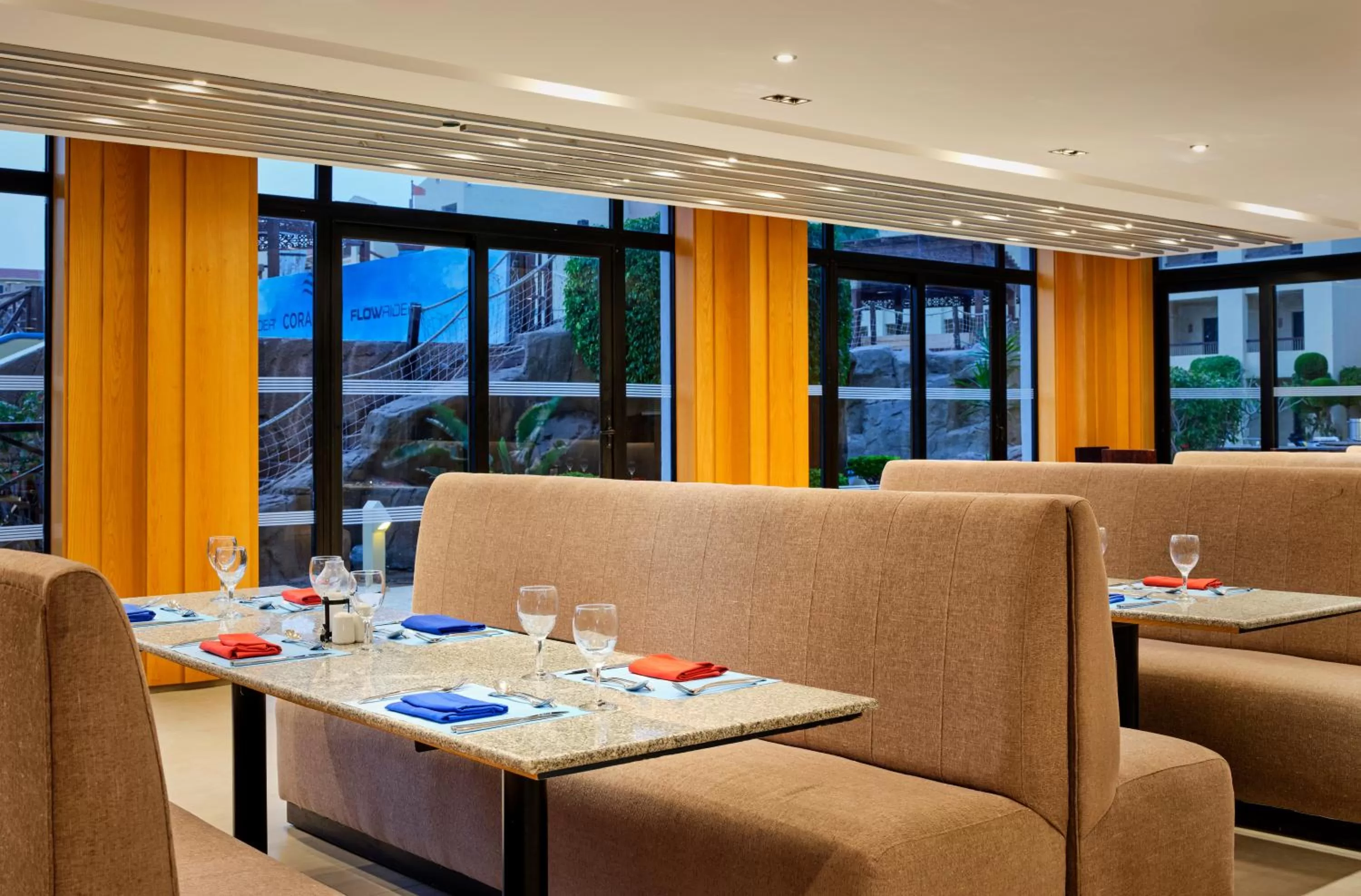 Restaurant/places to eat in Coral Sea Aqua Club Resort