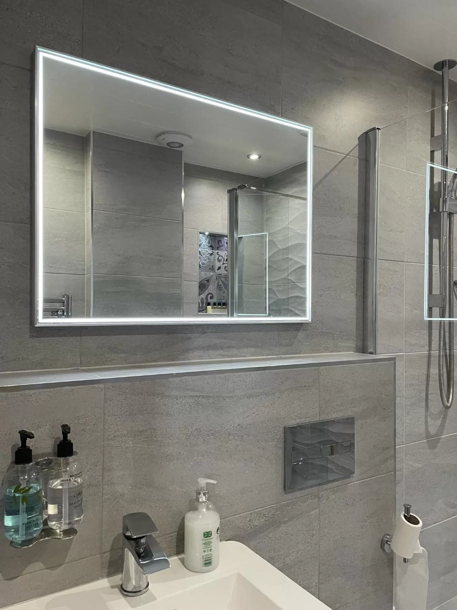 Bathroom in The Original Rosslyn Inn