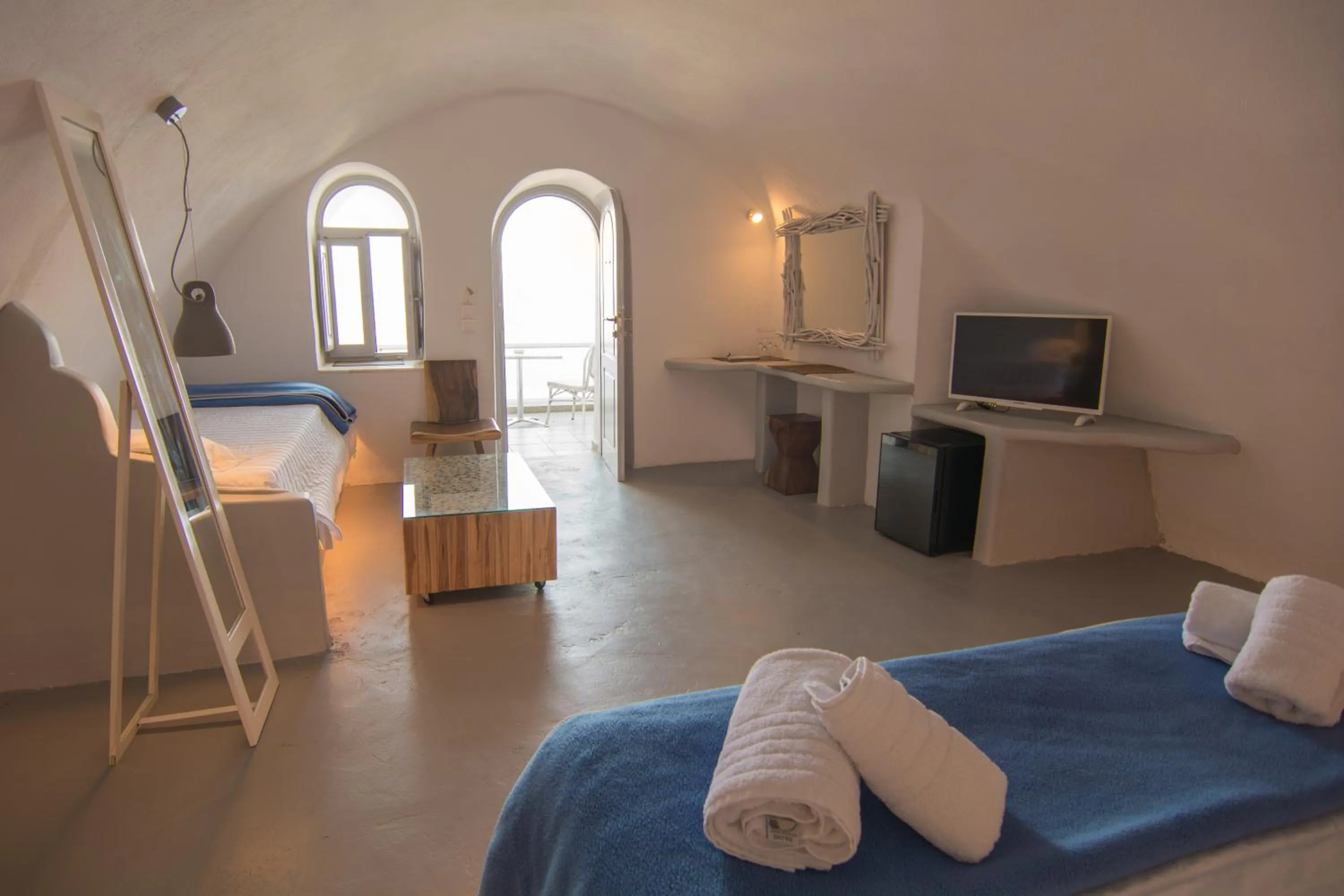 Bed in Loucas on the Cliff