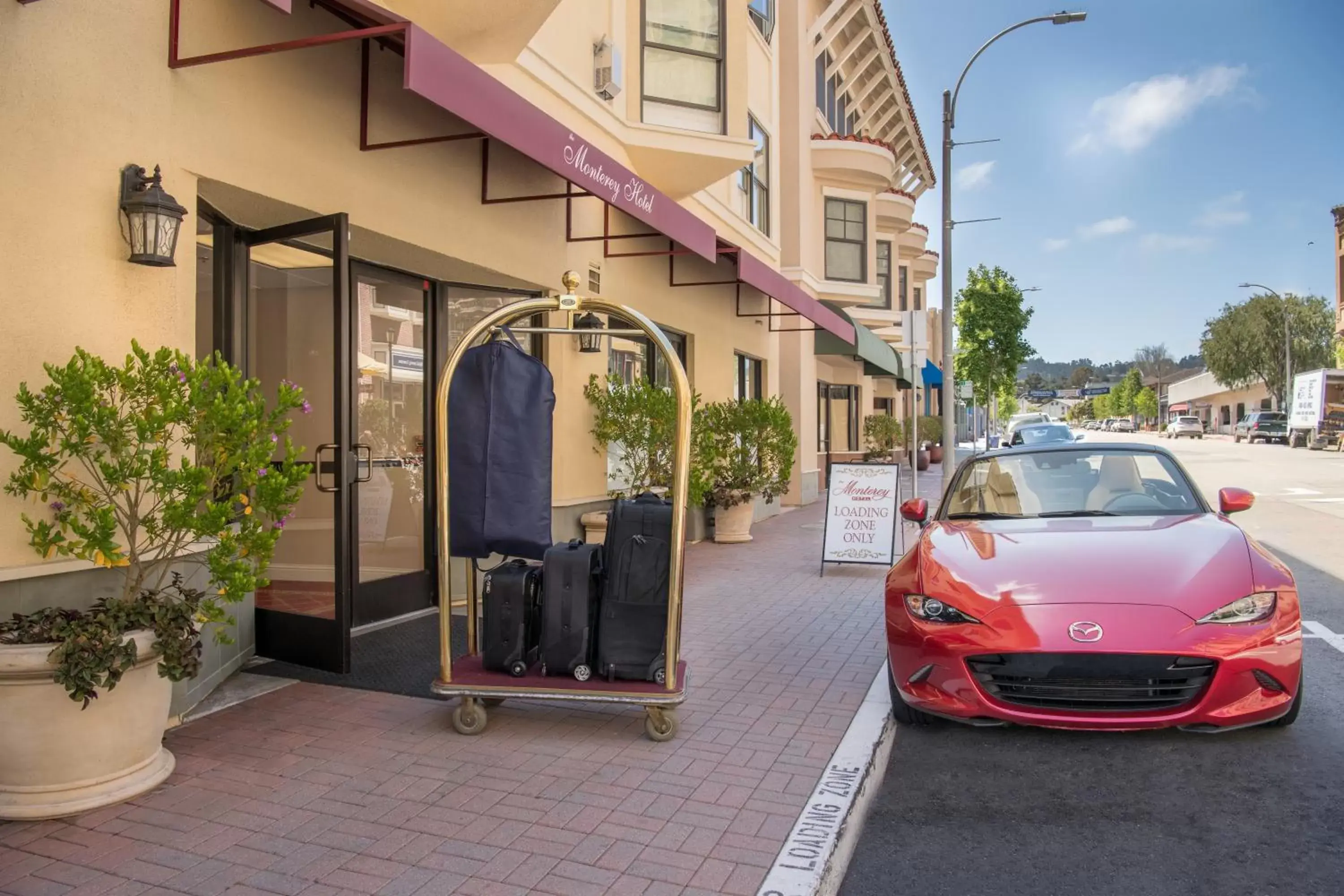 Facade/entrance in The Monterey Hotel