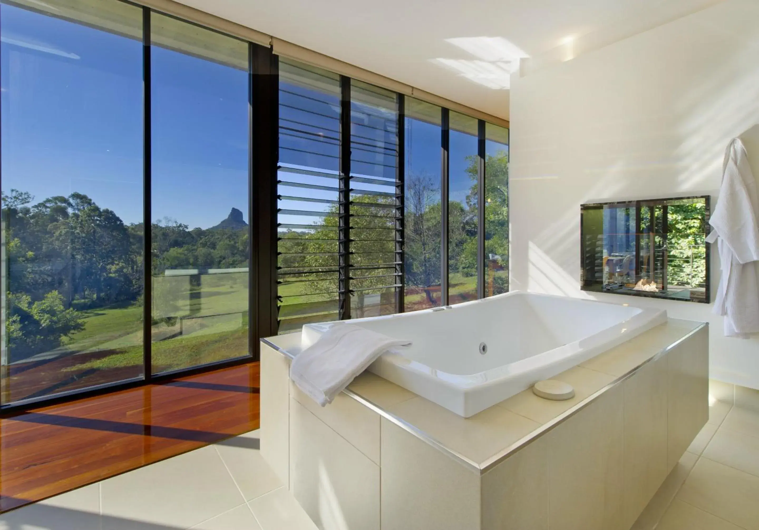 Bathroom in Glass On Glasshouse