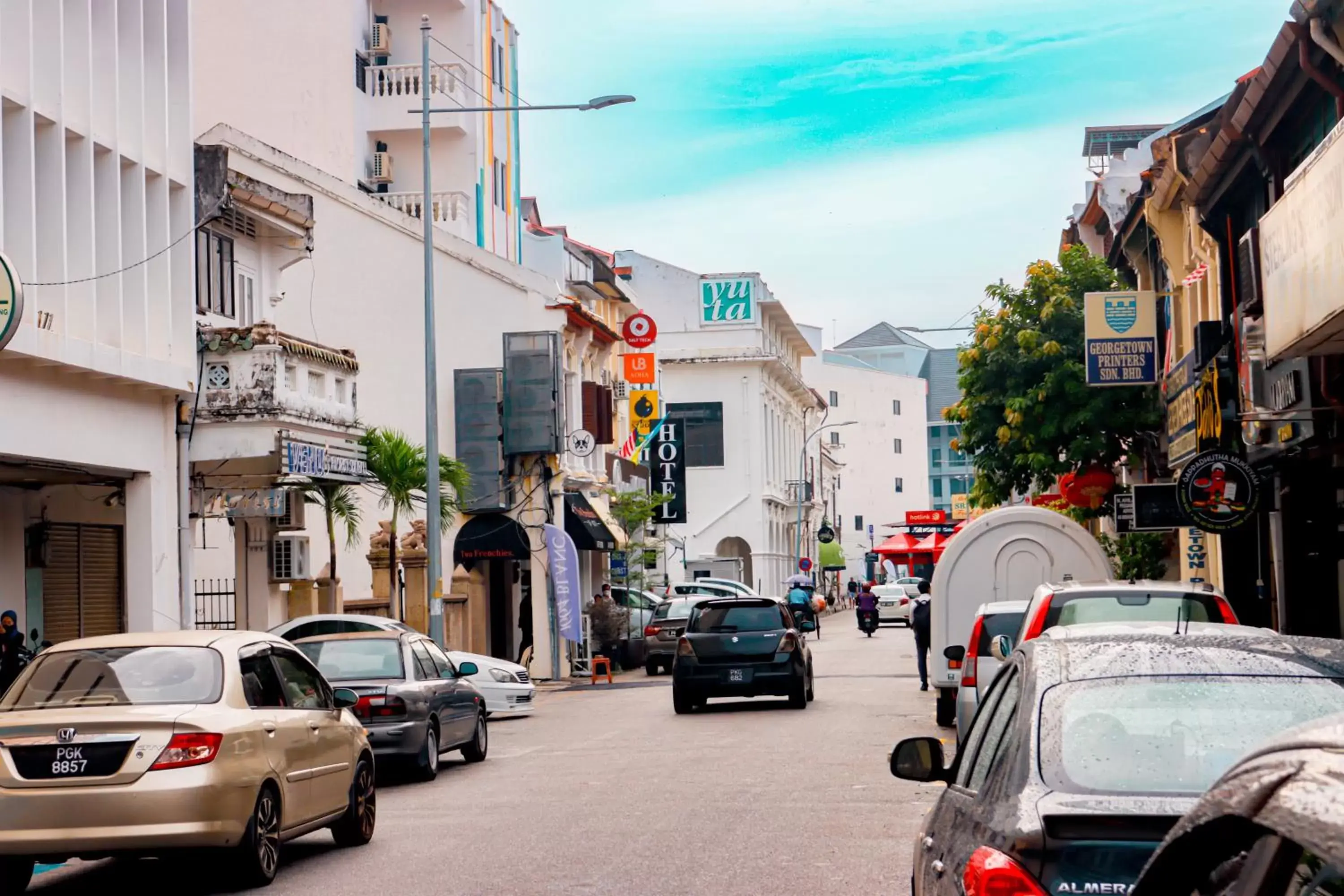 Street view, Neighborhood in Bishop Hotel