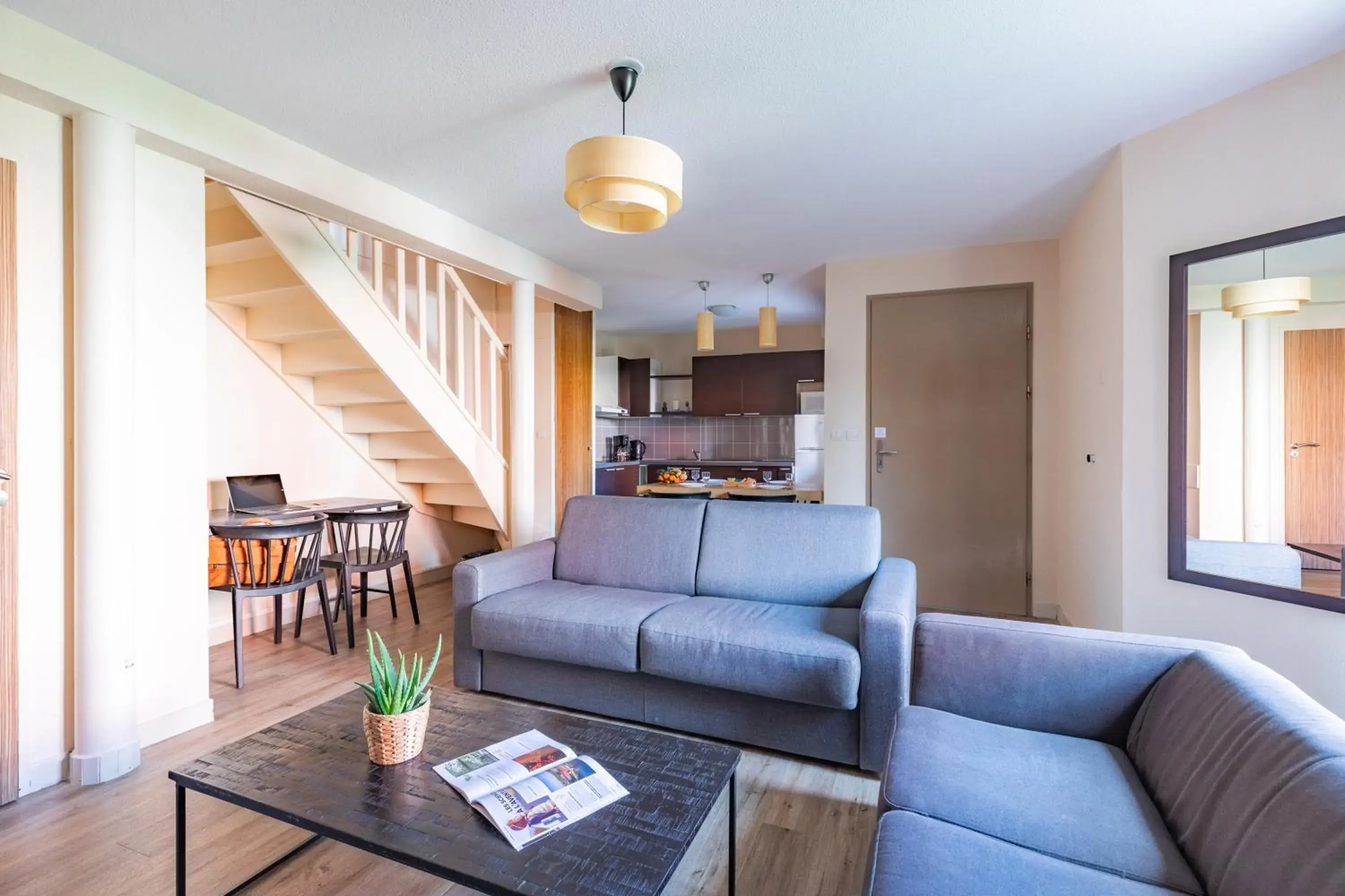 Kitchen or kitchenette, Seating Area in Appart'City Toulouse Saint-Simon