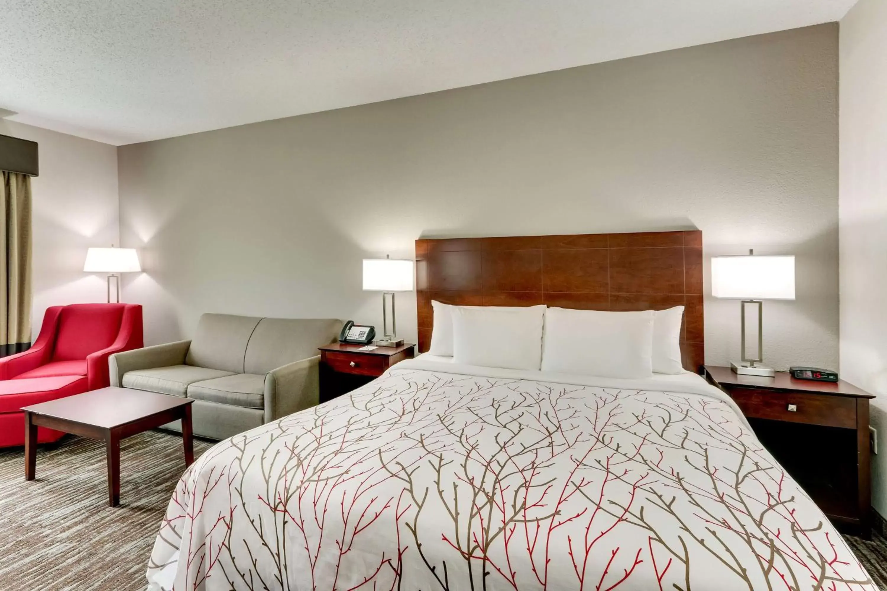 Bedroom, Bed in Best Western PLUS University Inn & Suites