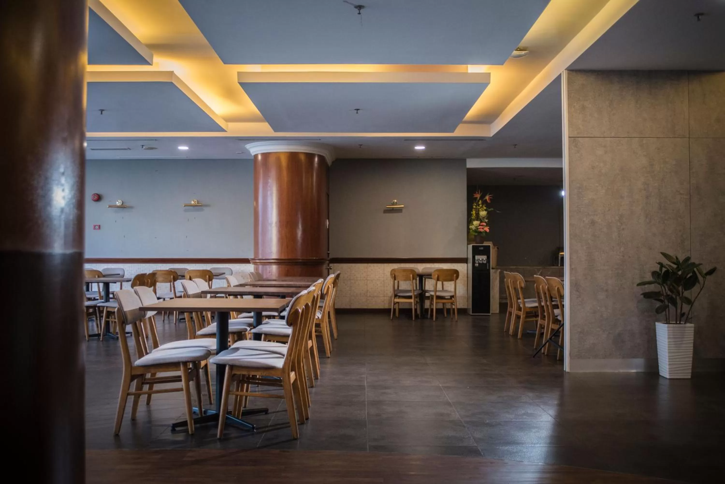 Restaurant/places to eat in Classic Hotel