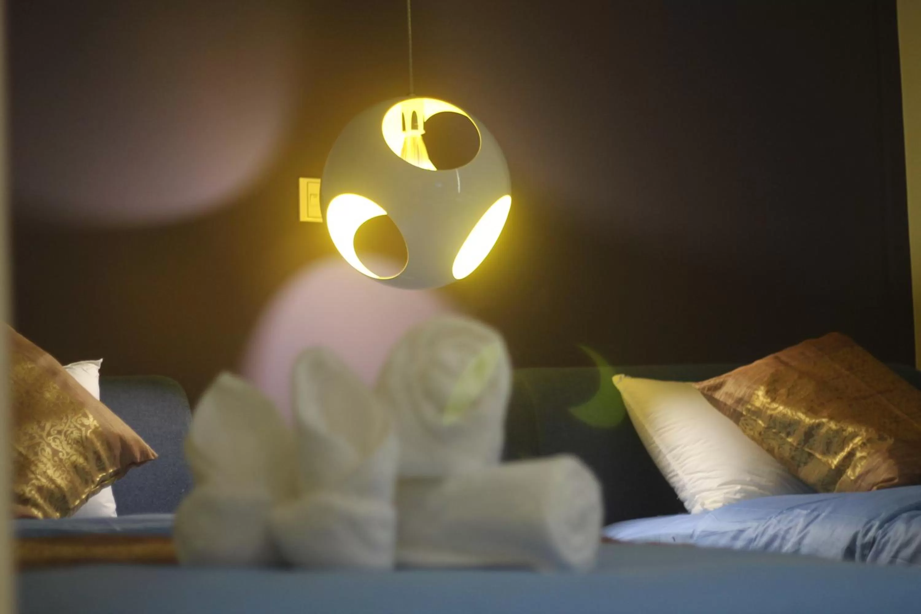 Bedroom, Bed in Benny's City Hotel