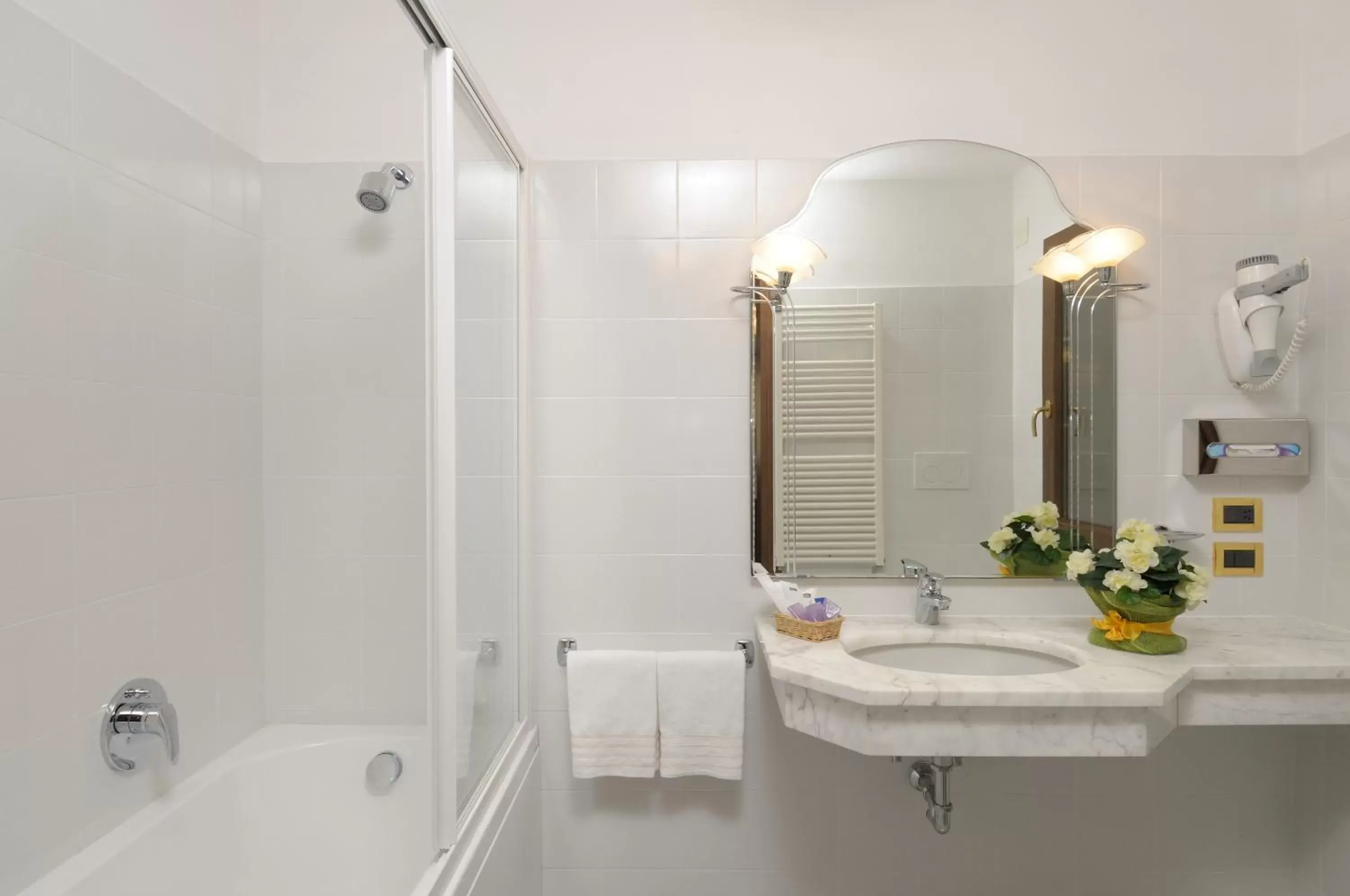 Shower, Bathroom in UNAHOTELS Ala Venezia-Adults 16