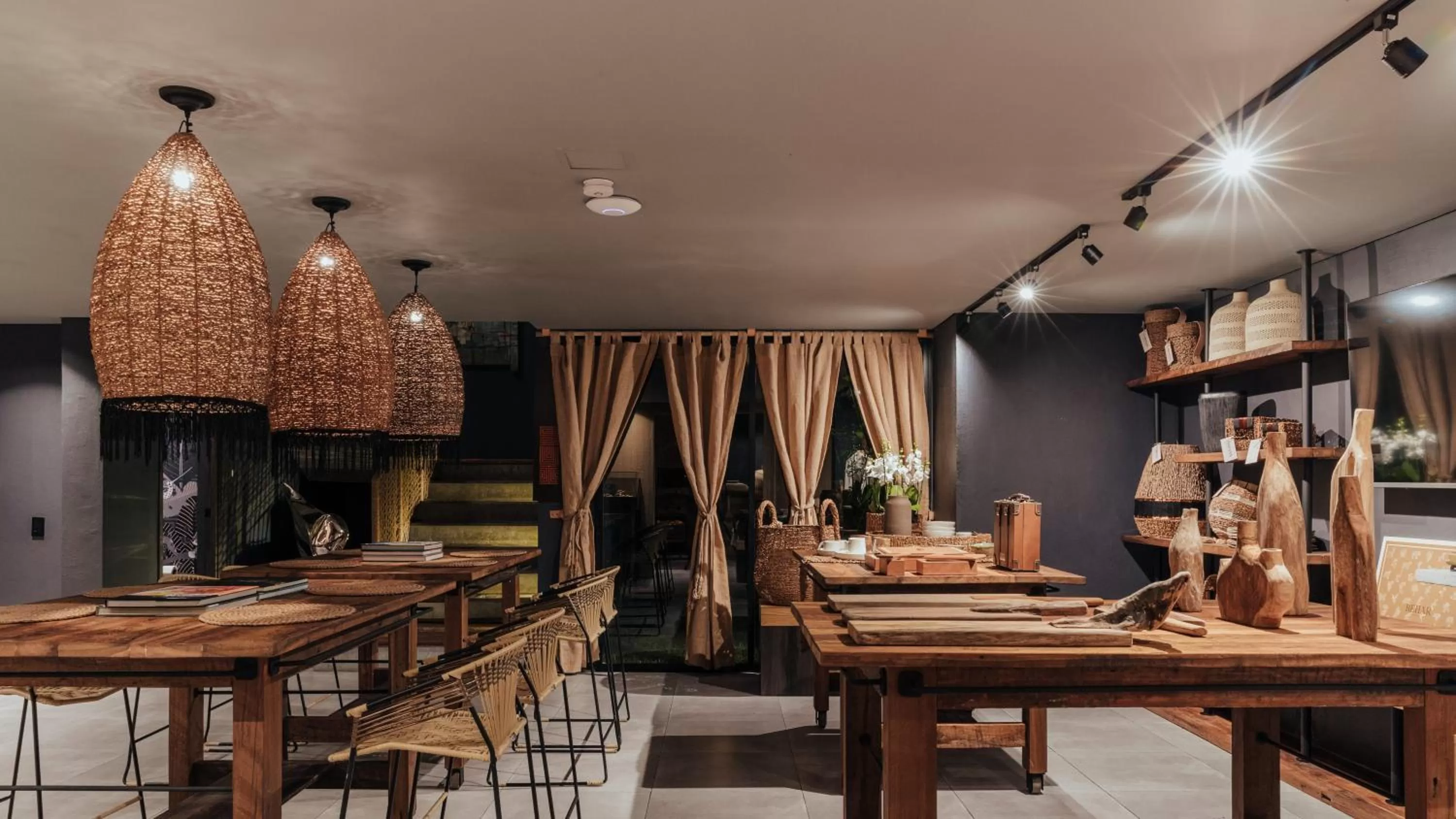 Communal lounge/ TV room in Sui Boutique Hotel