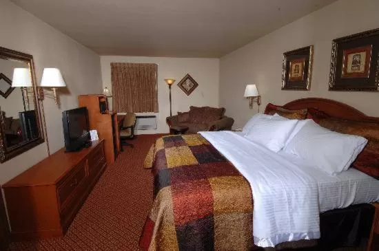 Bed in All American Inn & Suites Branson