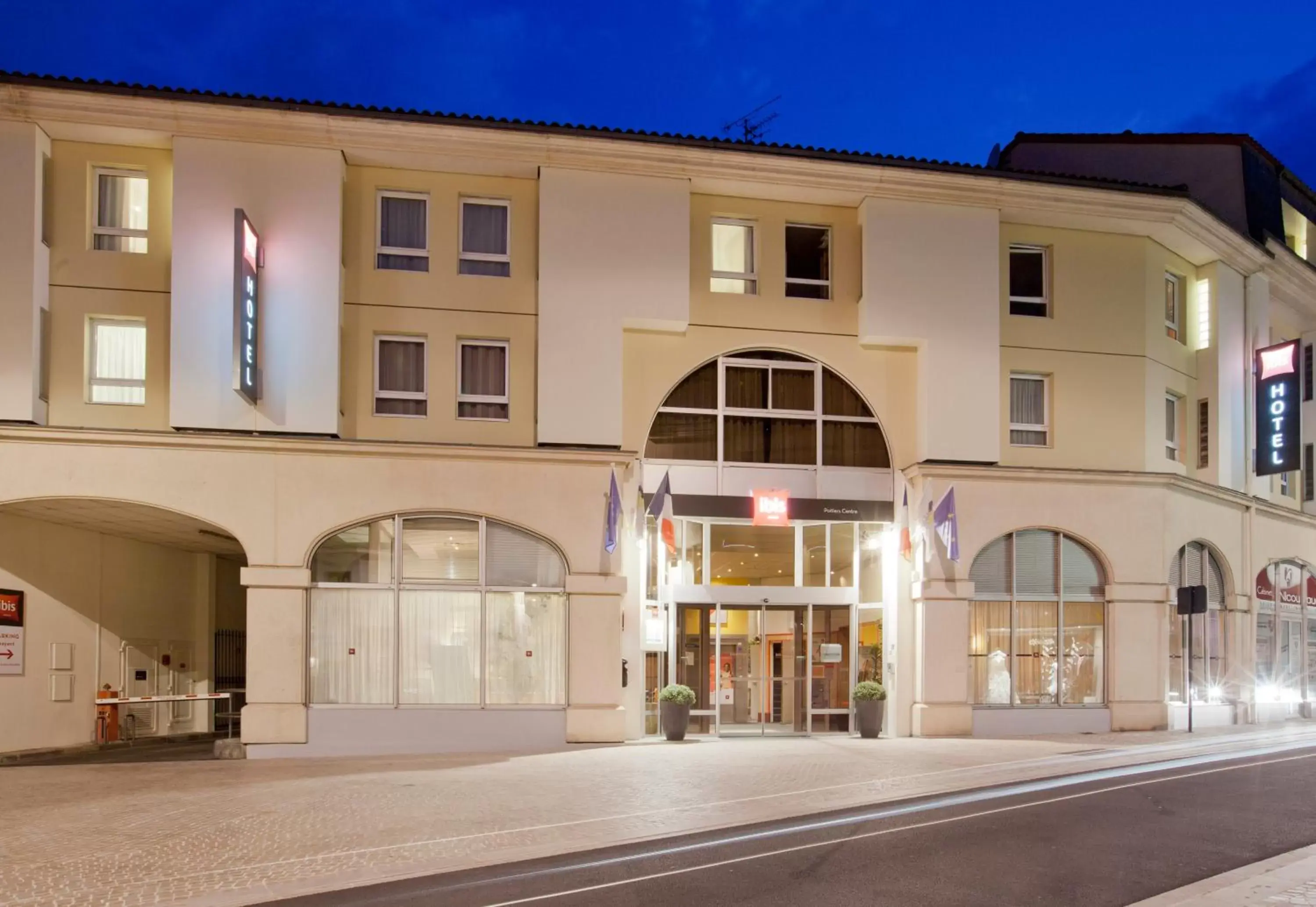 Facade/entrance, Property Building in ibis Poitiers Centre