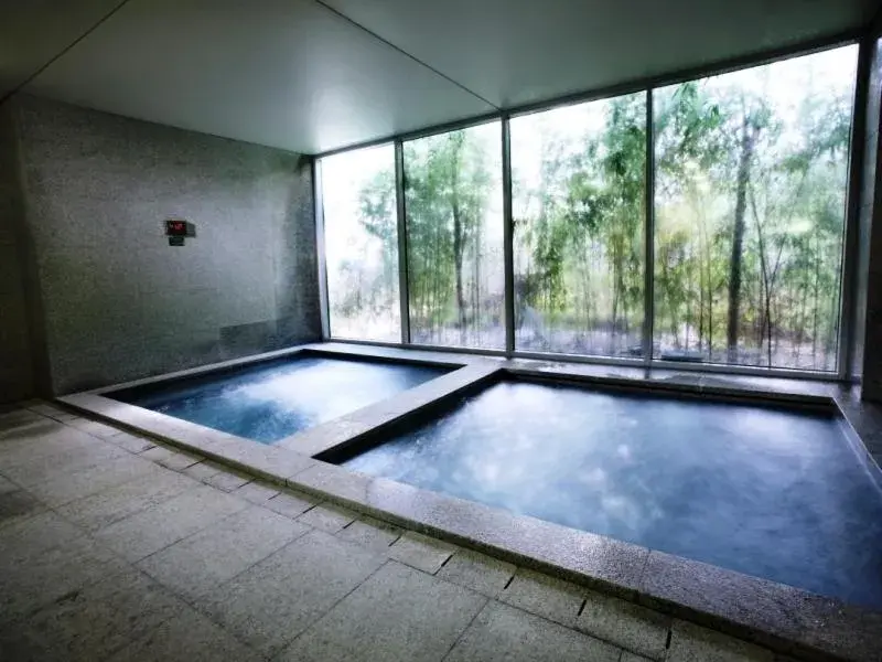 Sauna, Swimming Pool in Rolling Hills Hotel