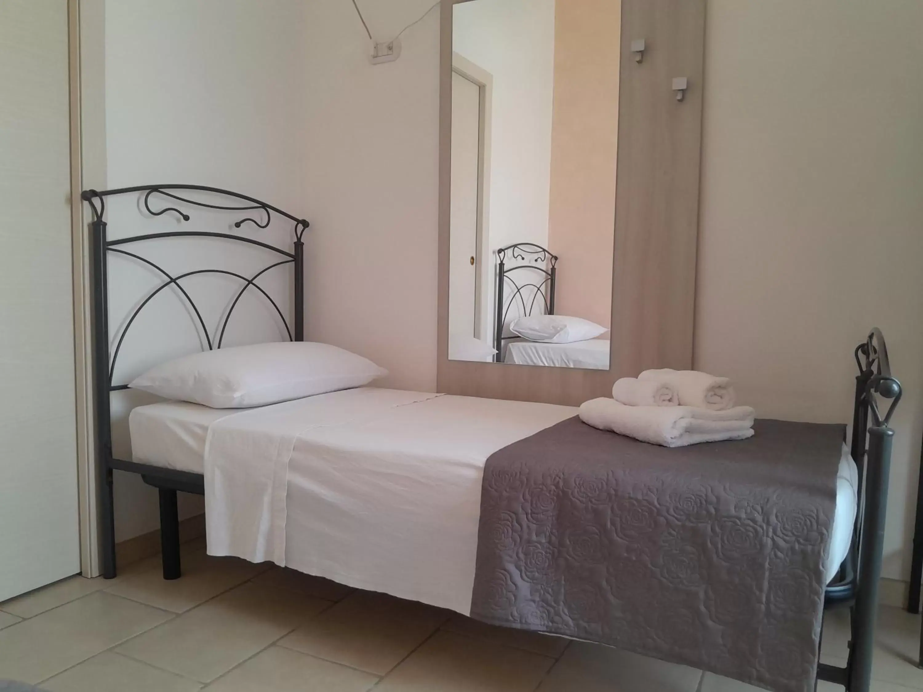 Bed in Corte Rondine B&B