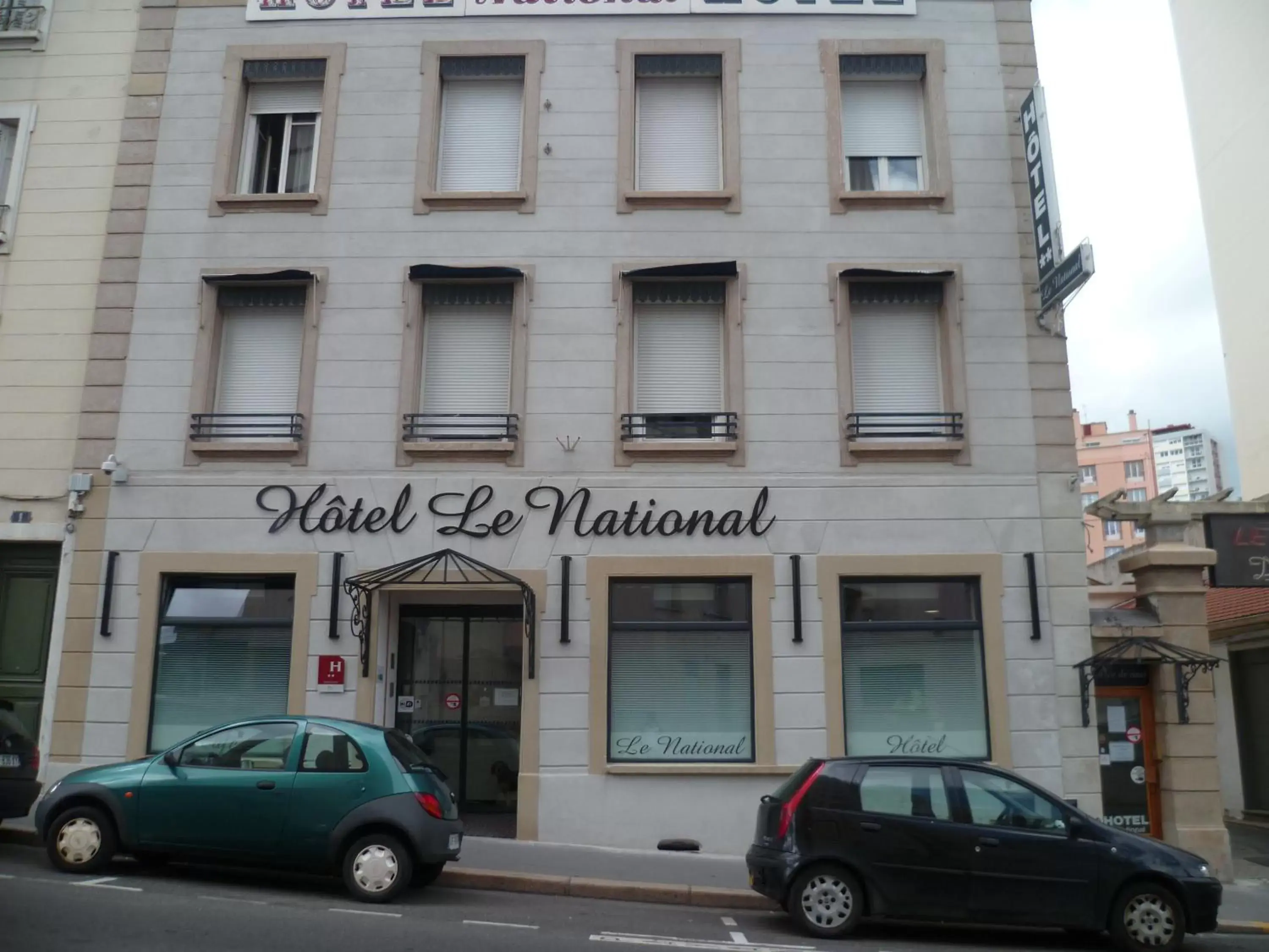 Property Building in Hôtel Le National