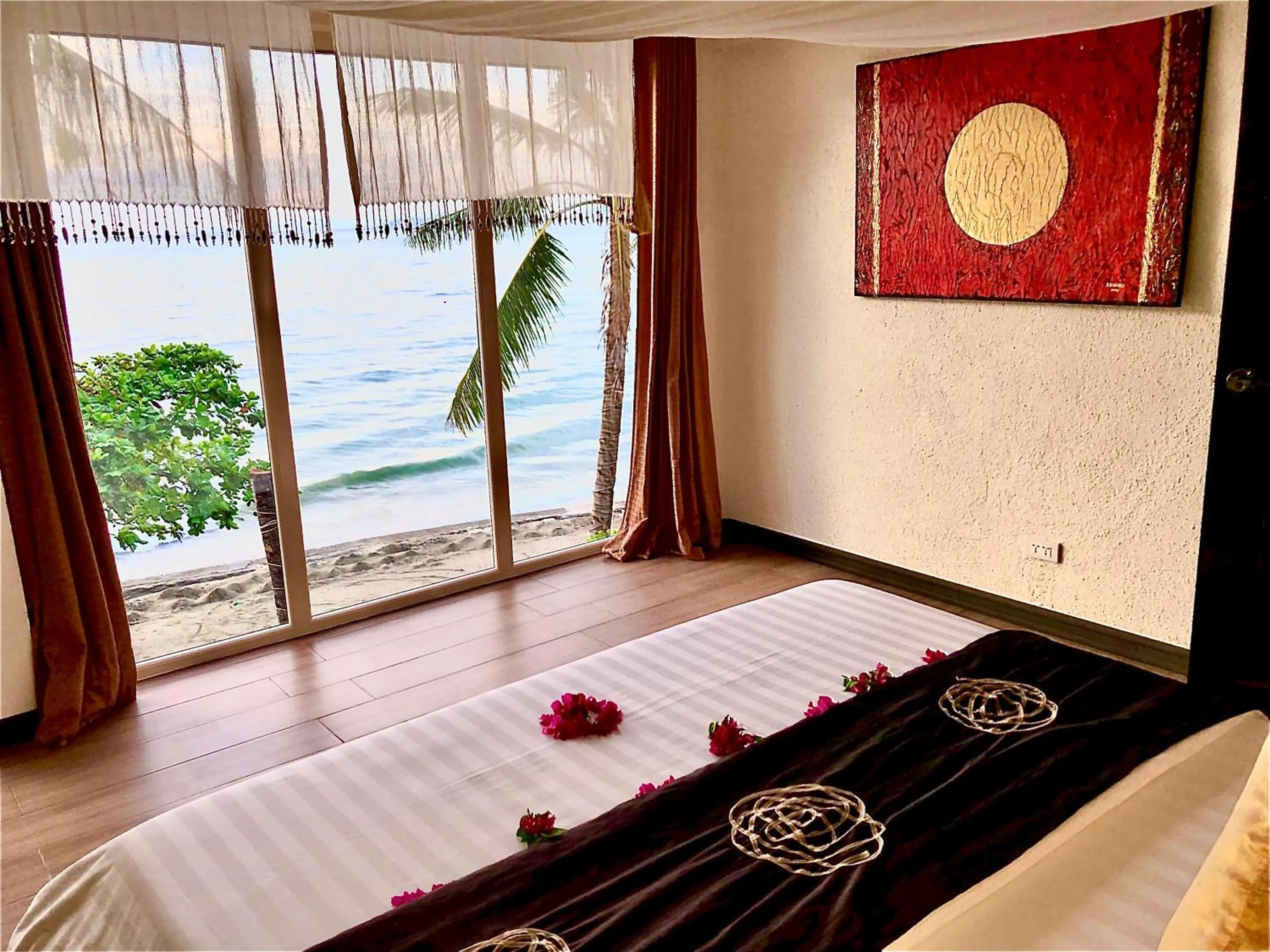 Bedroom in Sunset At Aninuan Beach Resort