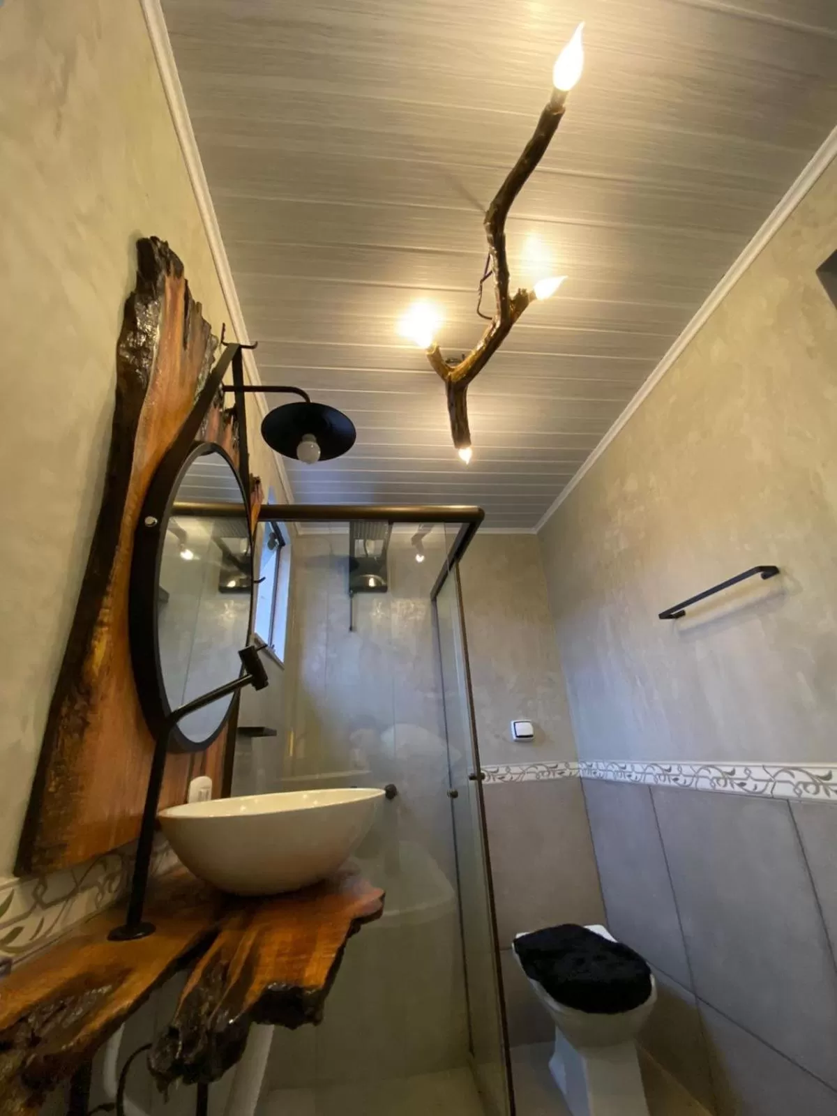 Shower in Queiroz Palace Hotel