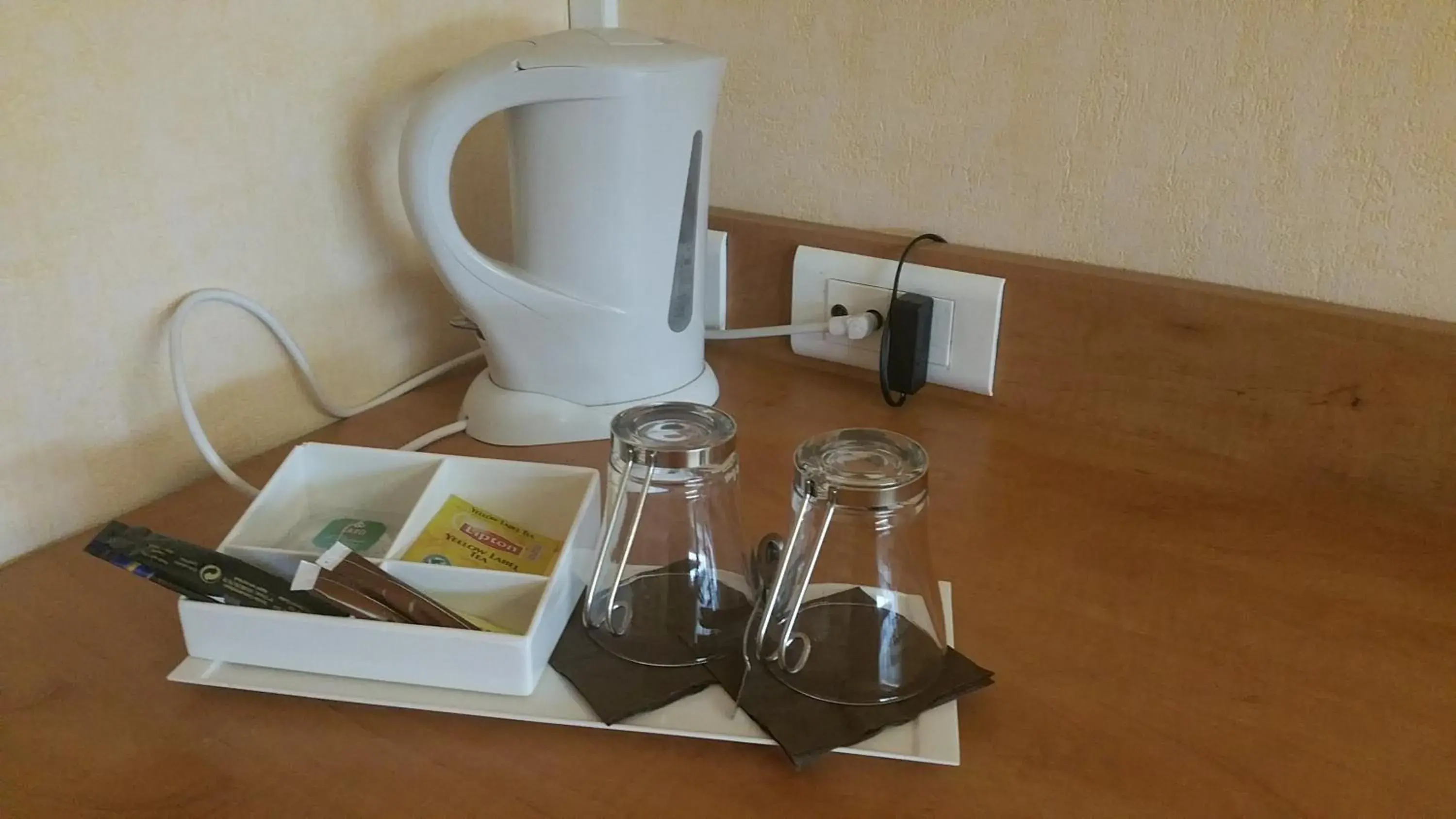Bedroom, Coffee/Tea Facilities in The Originals City, Le Logis d'Elb¿ Cholet Nord (Inter-Hotel)