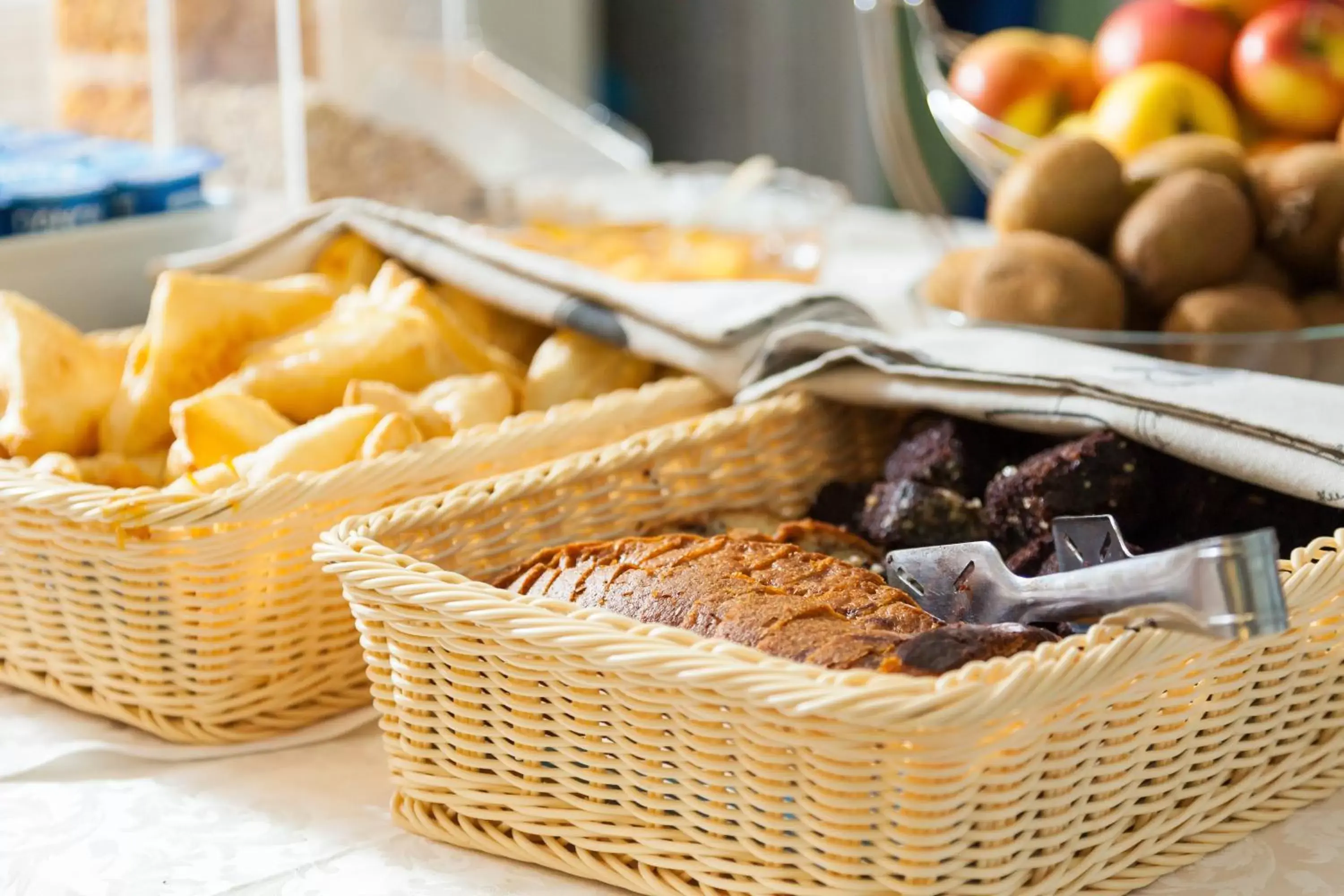 Buffet breakfast, Food in Continental Suceava