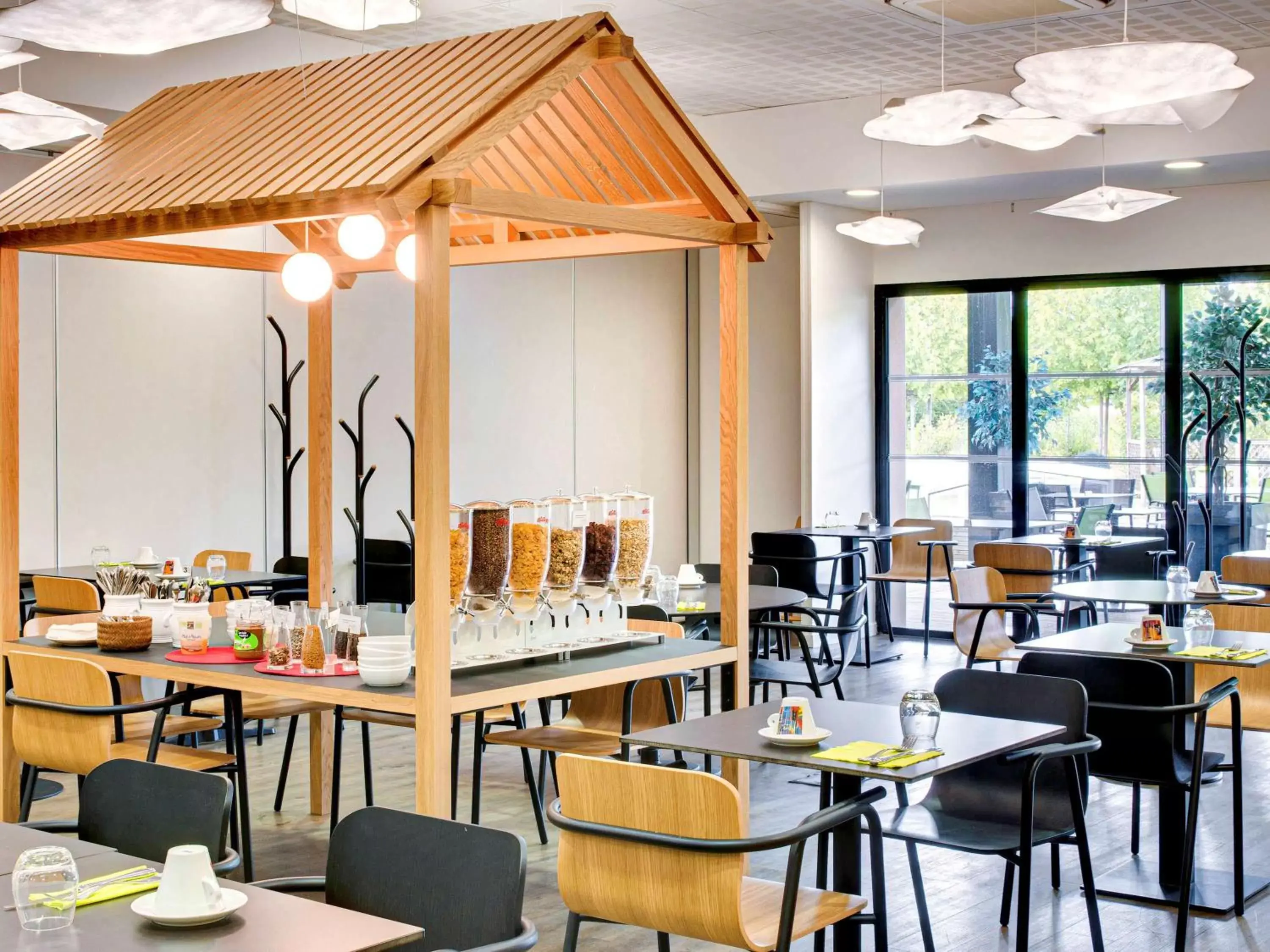 Restaurant/Places to Eat in Hôtel ibis Styles Montargis Arboria