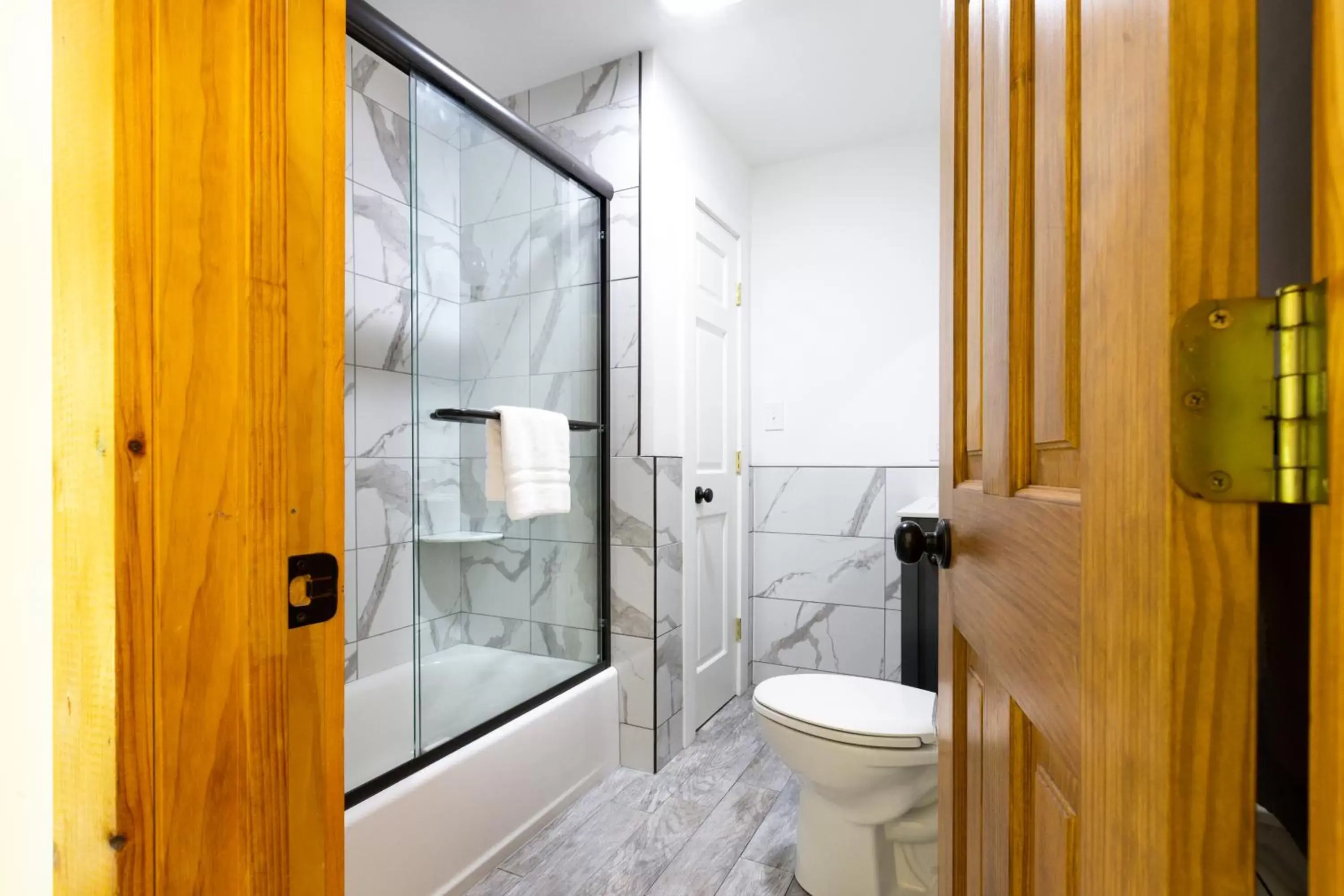 Shower, Bathroom in Garnet Hill Lodge