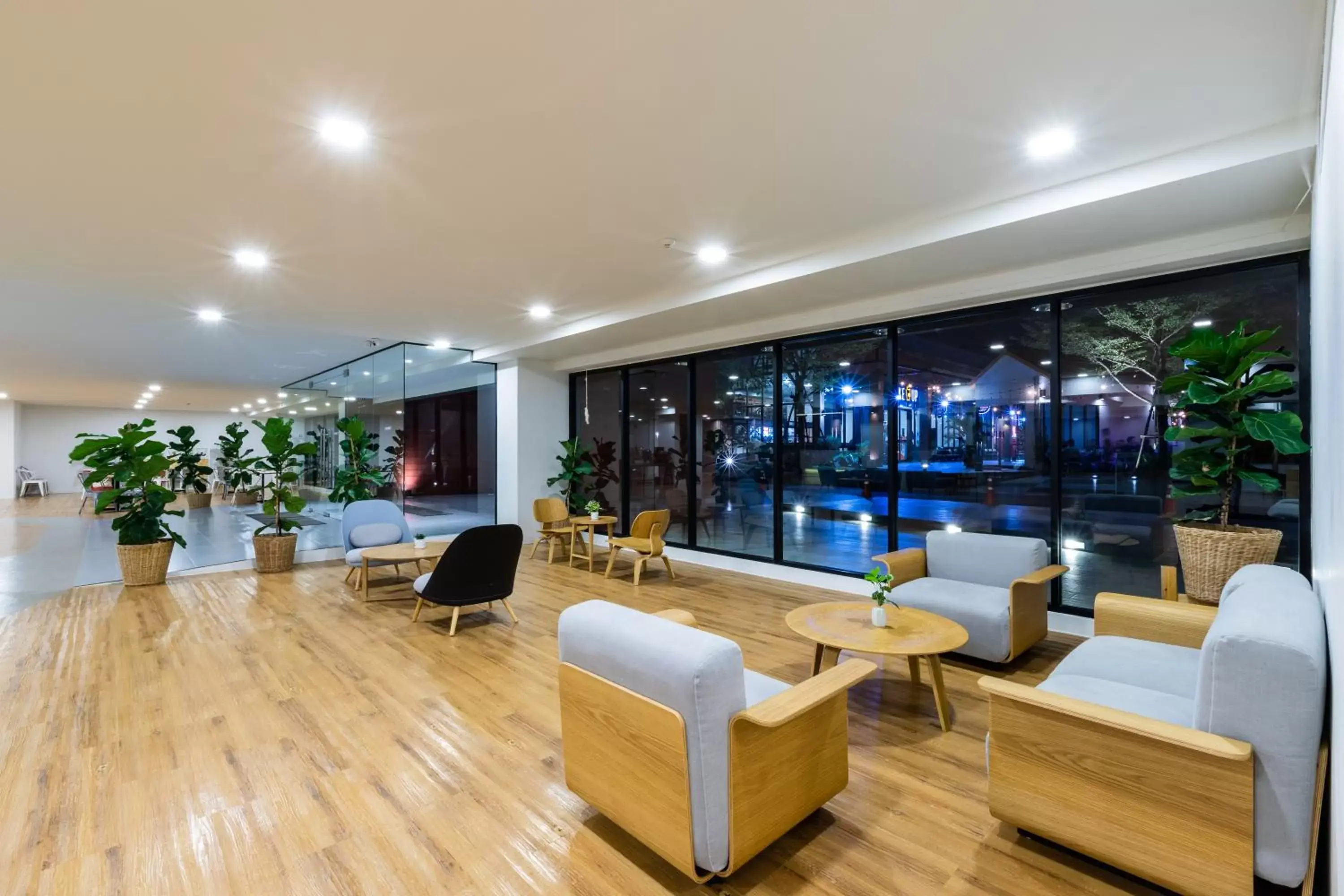 Lobby or reception, Lounge/Bar in Icon Park Hotel, Chiang Mai- SHA Extra Plus