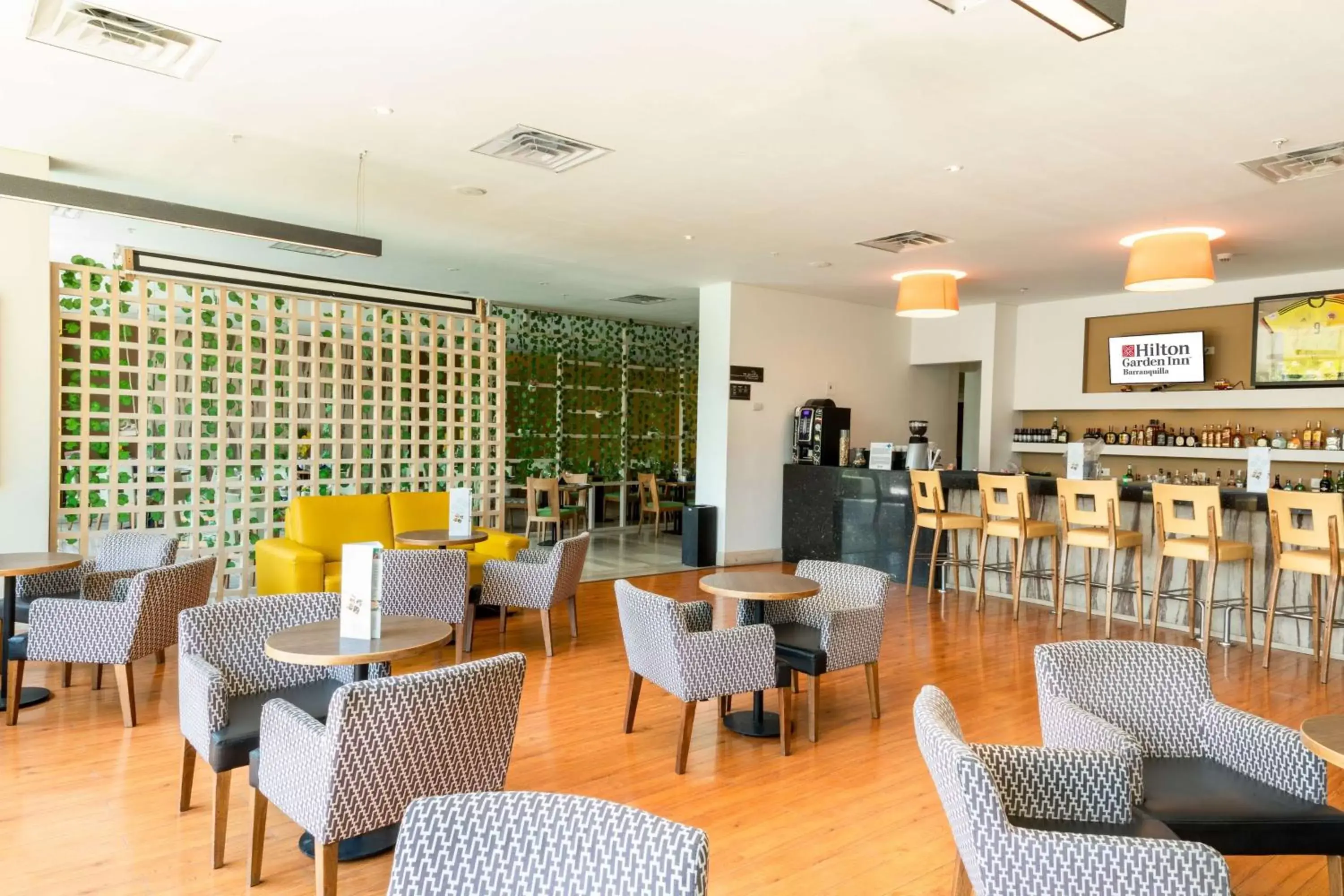 Lounge or bar, Restaurant/Places to Eat in Hilton Garden Inn Barranquilla