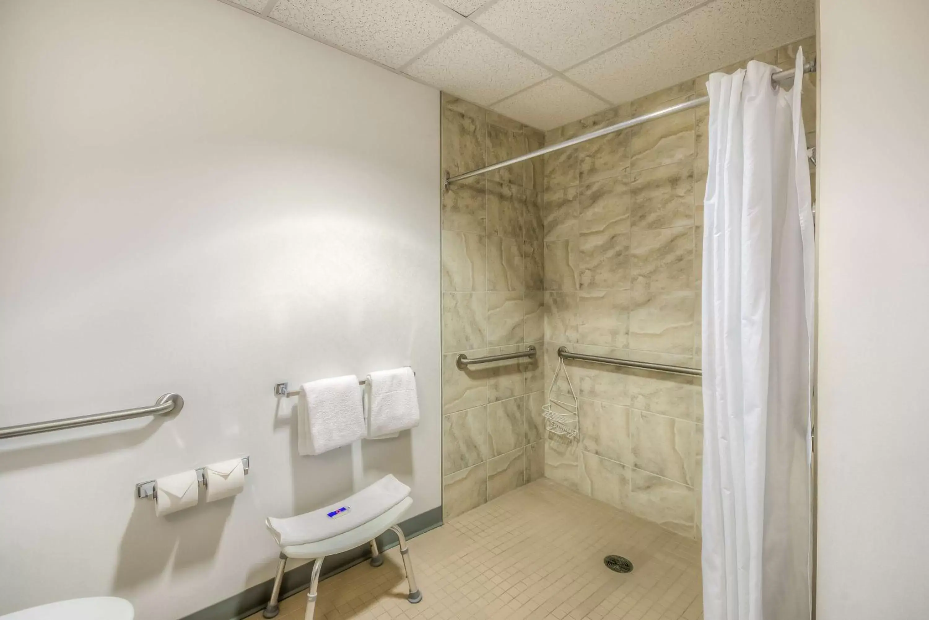 Shower, Bathroom in Motel 6-Estevan, SK