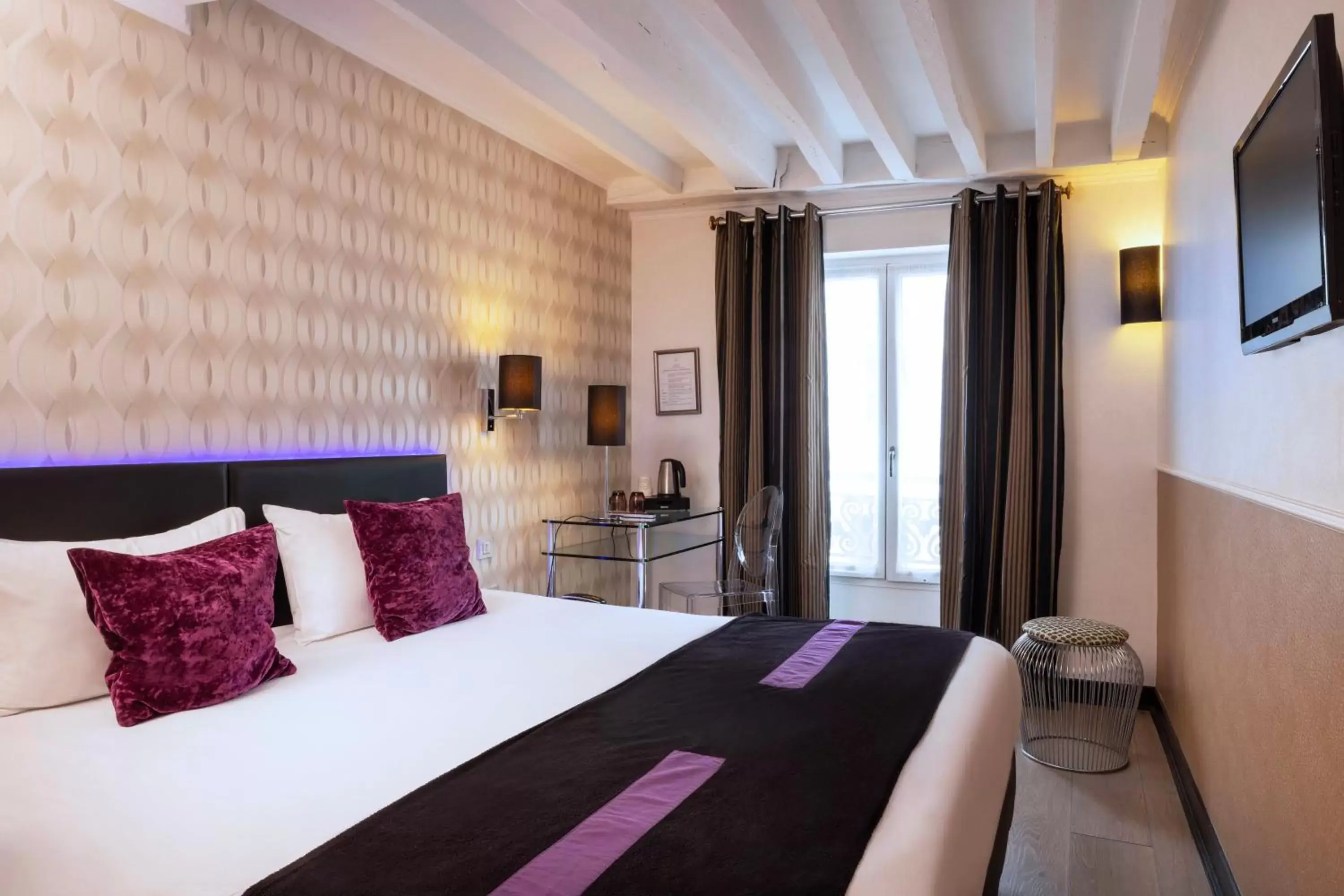 Photo of the whole room, Bed in ATN Hôtel