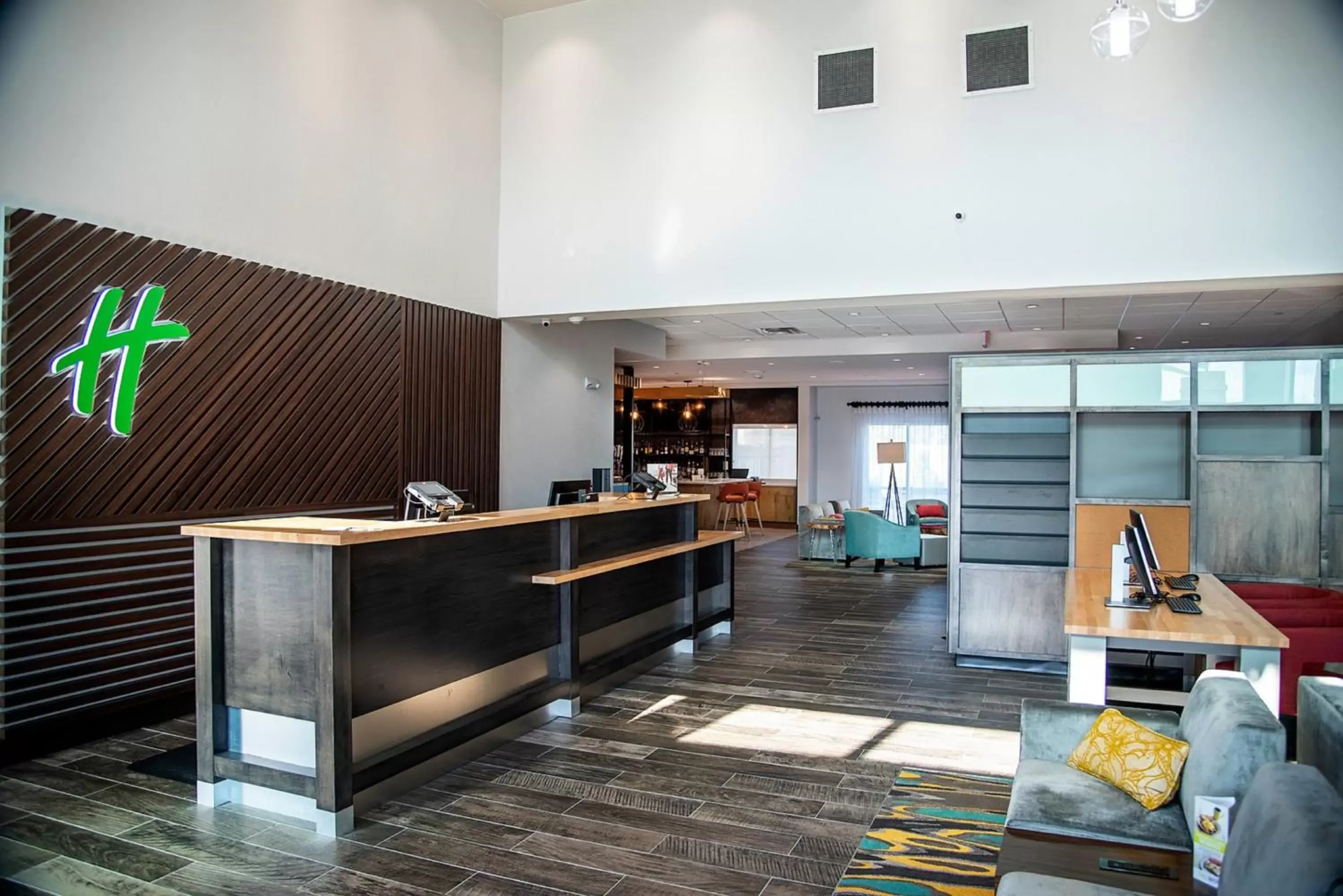Property building, Lobby/Reception in Holiday Inn & Suites - Savannah Airport - Pooler, an IHG Hotel