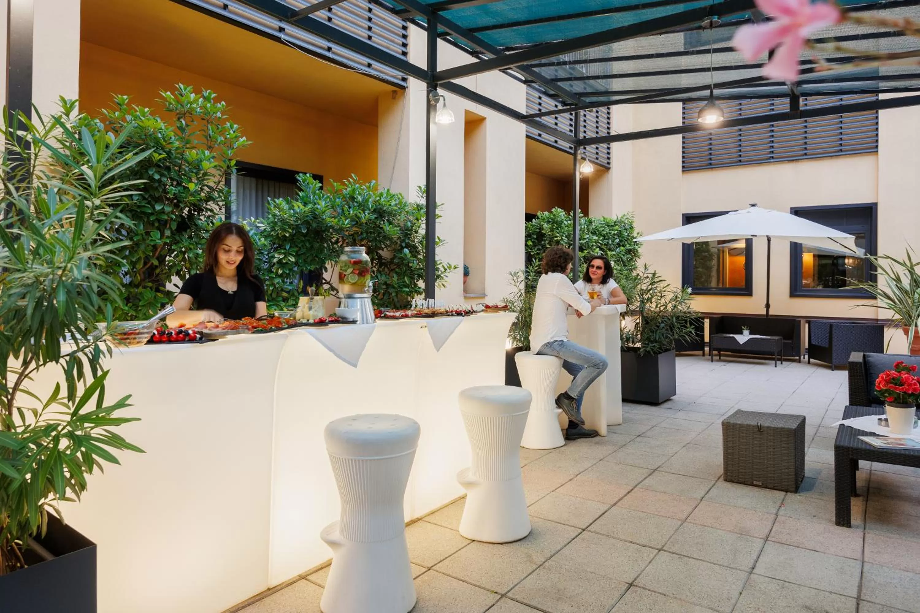 Lounge or bar in iH Hotels Milano Gioia