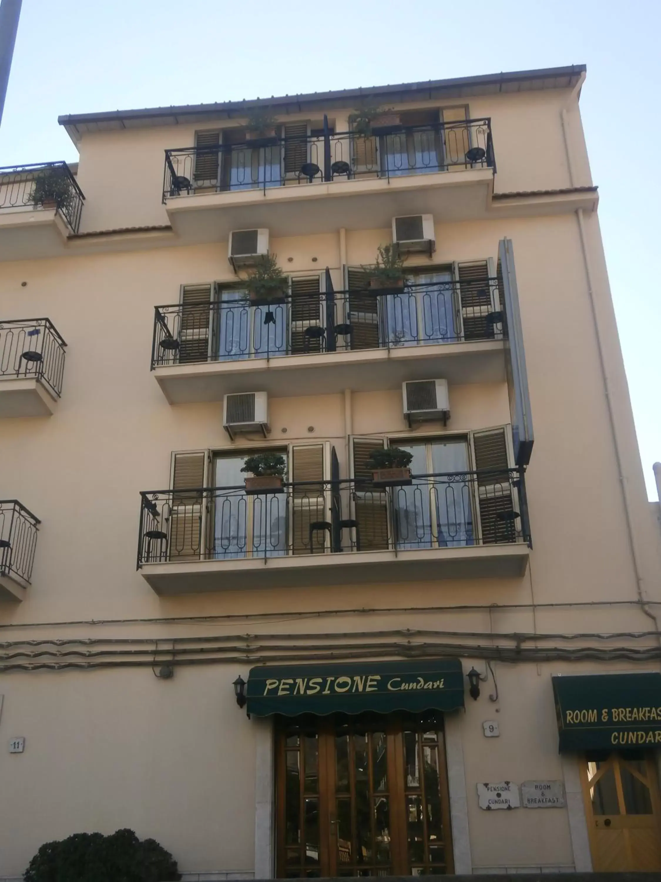 Facade/entrance, Property Building in Hotel Pensione Cundari