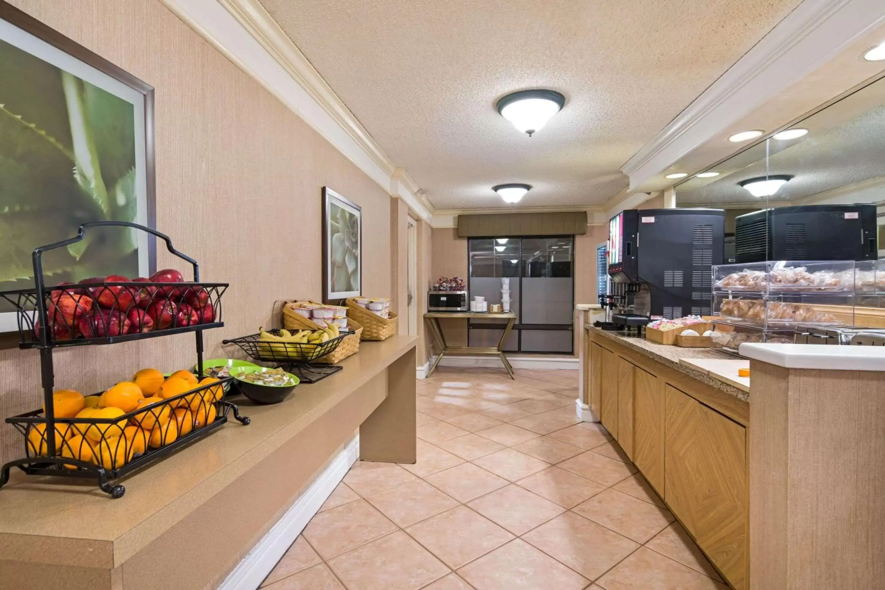 Restaurant/places to eat, Food in La Quinta Inn by Wyndham San Diego - Miramar