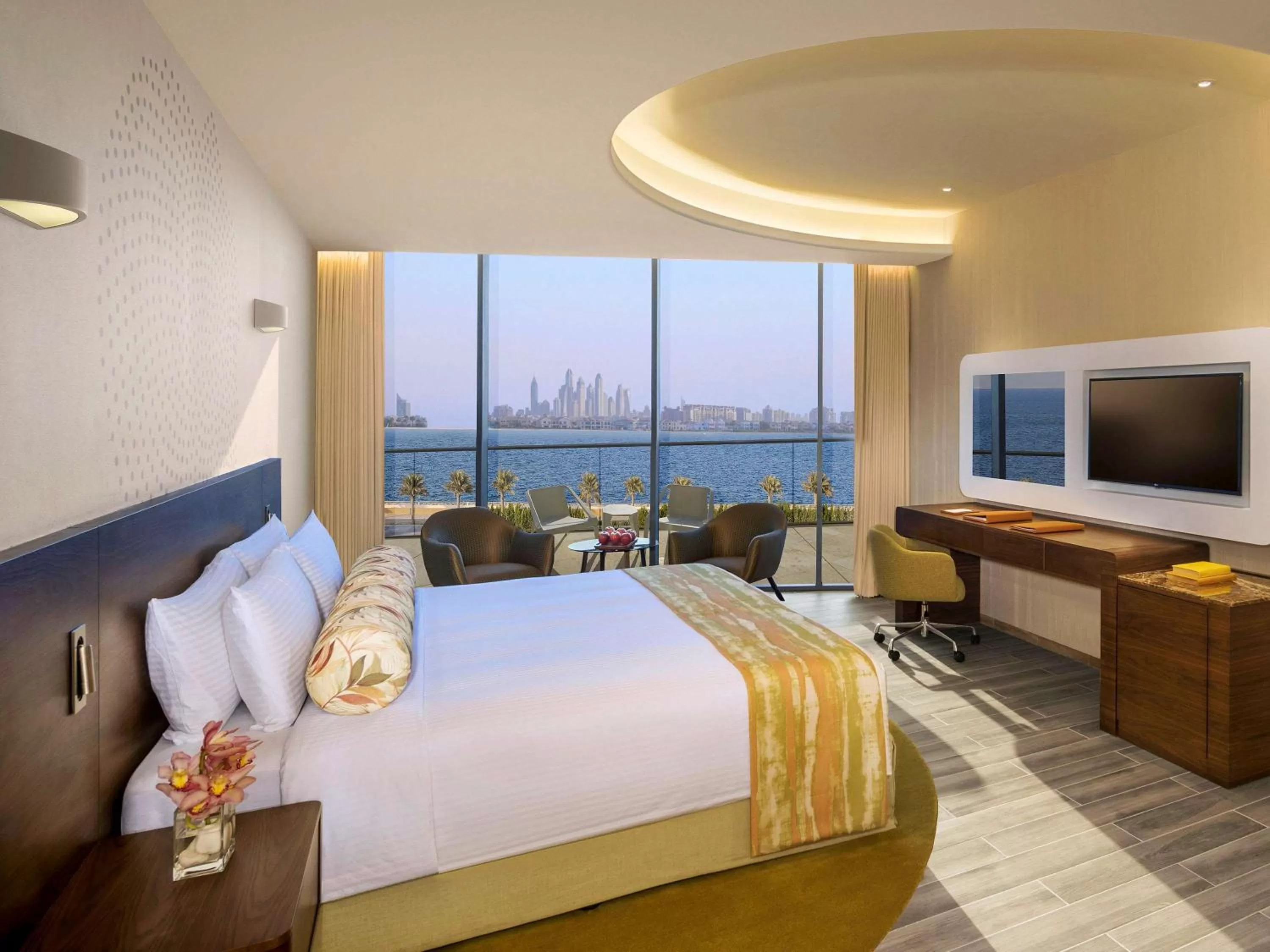 Photo of the whole room, Bed in The Retreat Palm Dubai MGallery by Sofitel