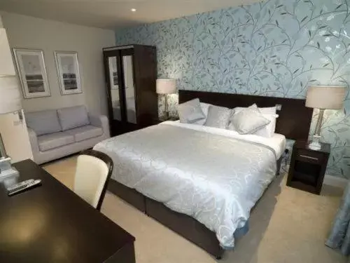 Photo of the whole room, Bed in Kenmare Bay Hotel Lodges