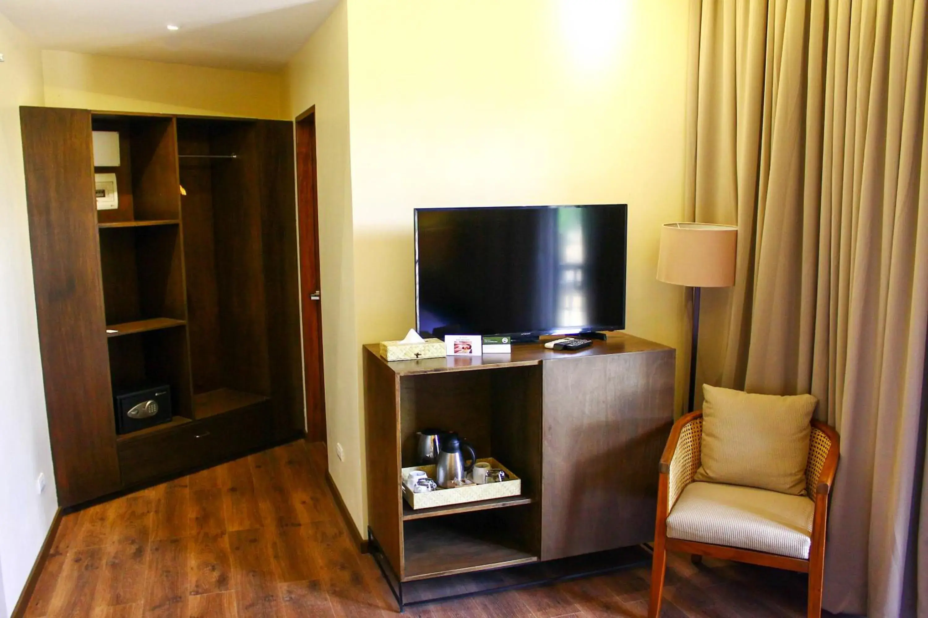 TV and multimedia, TV/Entertainment Center in Balai Adlao