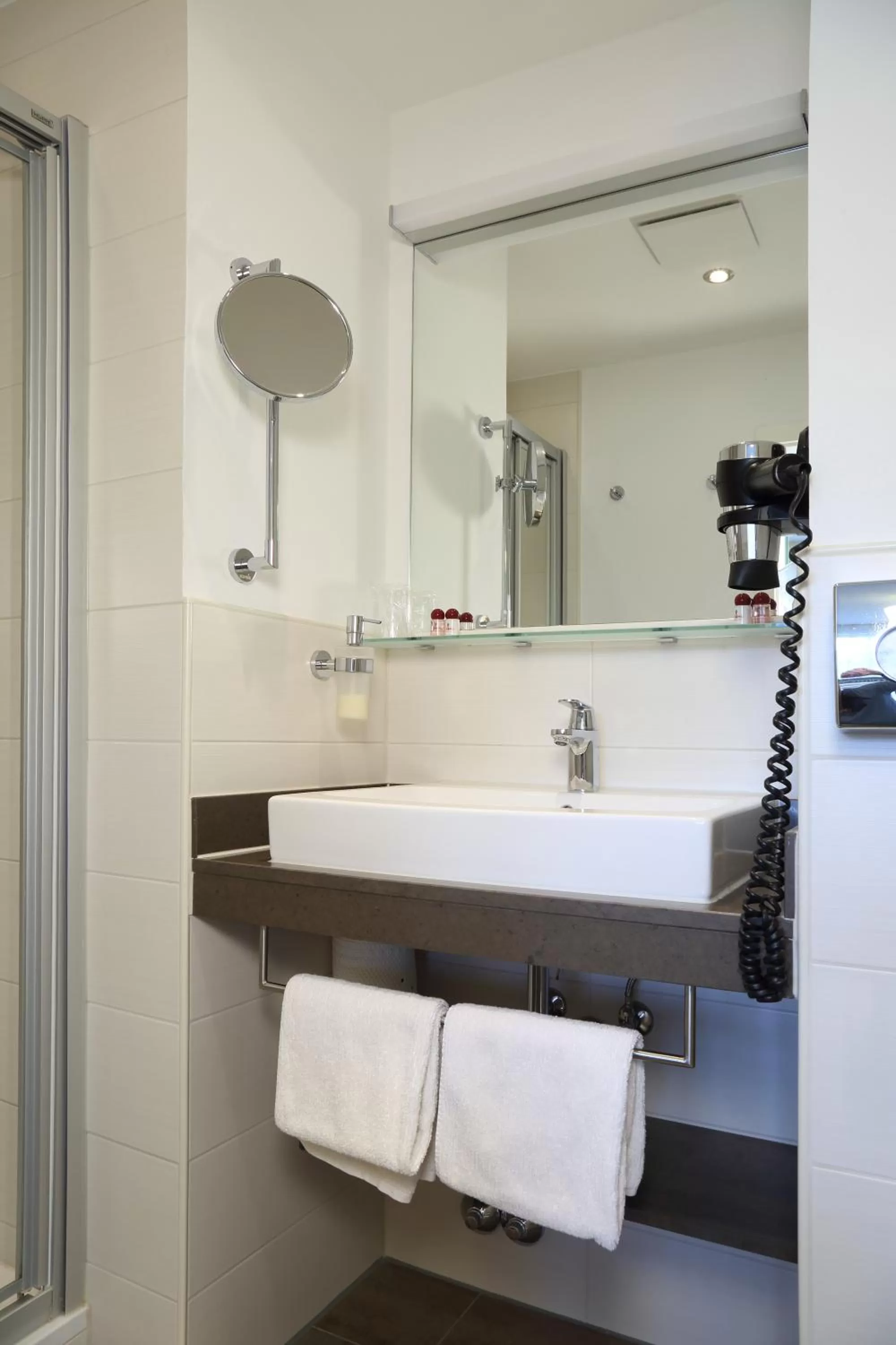 Shower in Hotel Steffl Garni inkl Chiemgau Karte