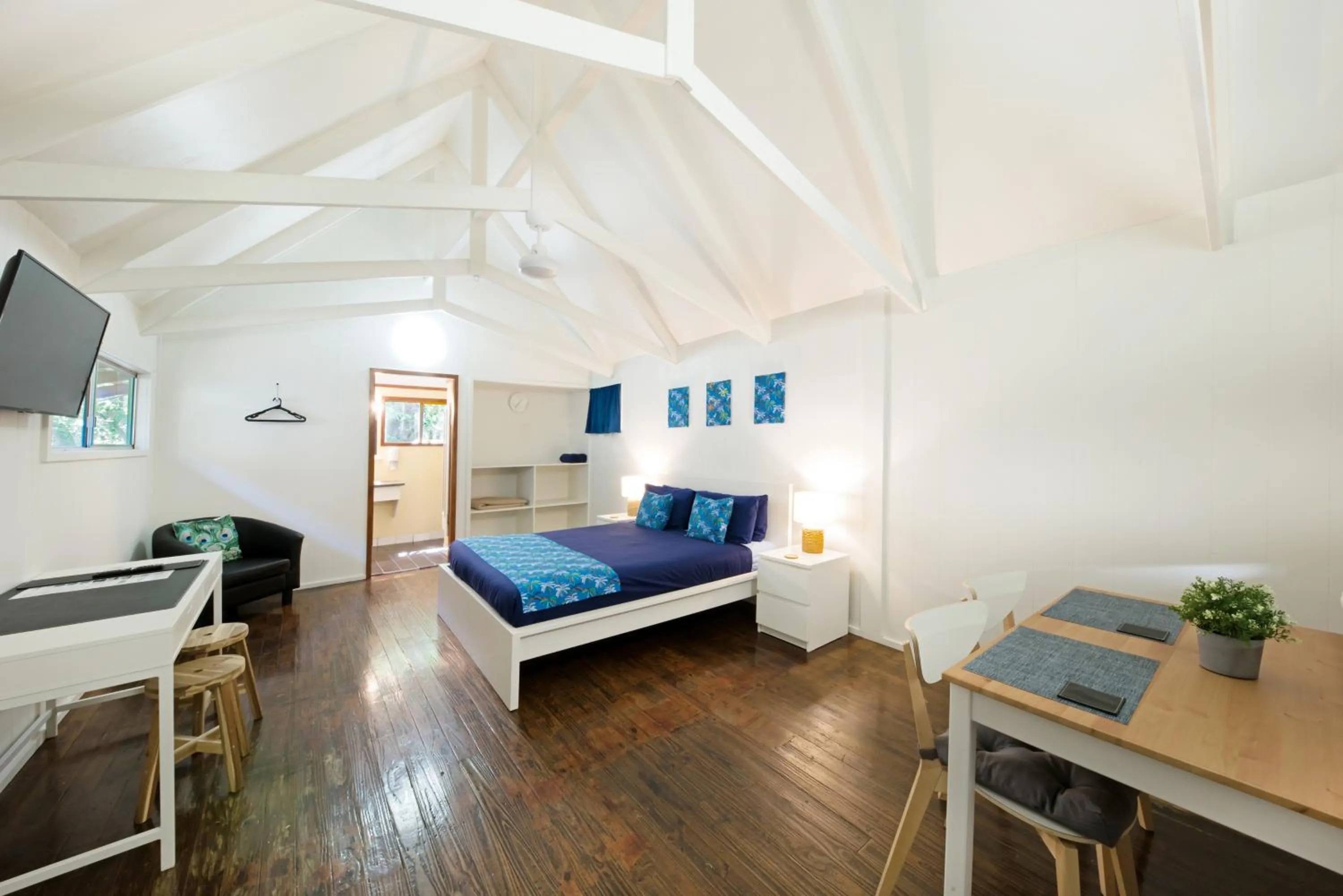 Bed in Airlie Beach Magnums - Adults Only