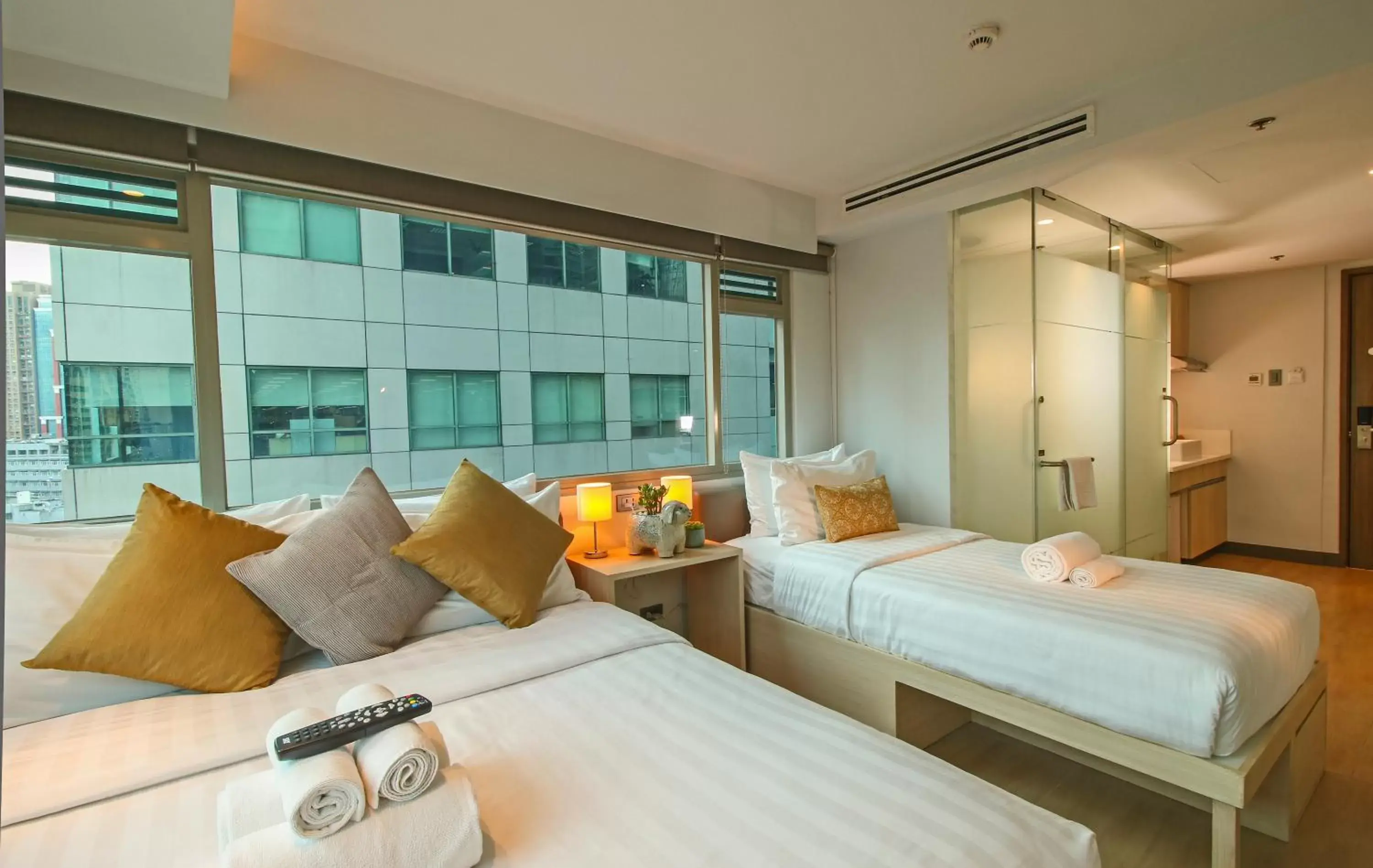 Bed in The Mini Suites - Eton Tower Makati