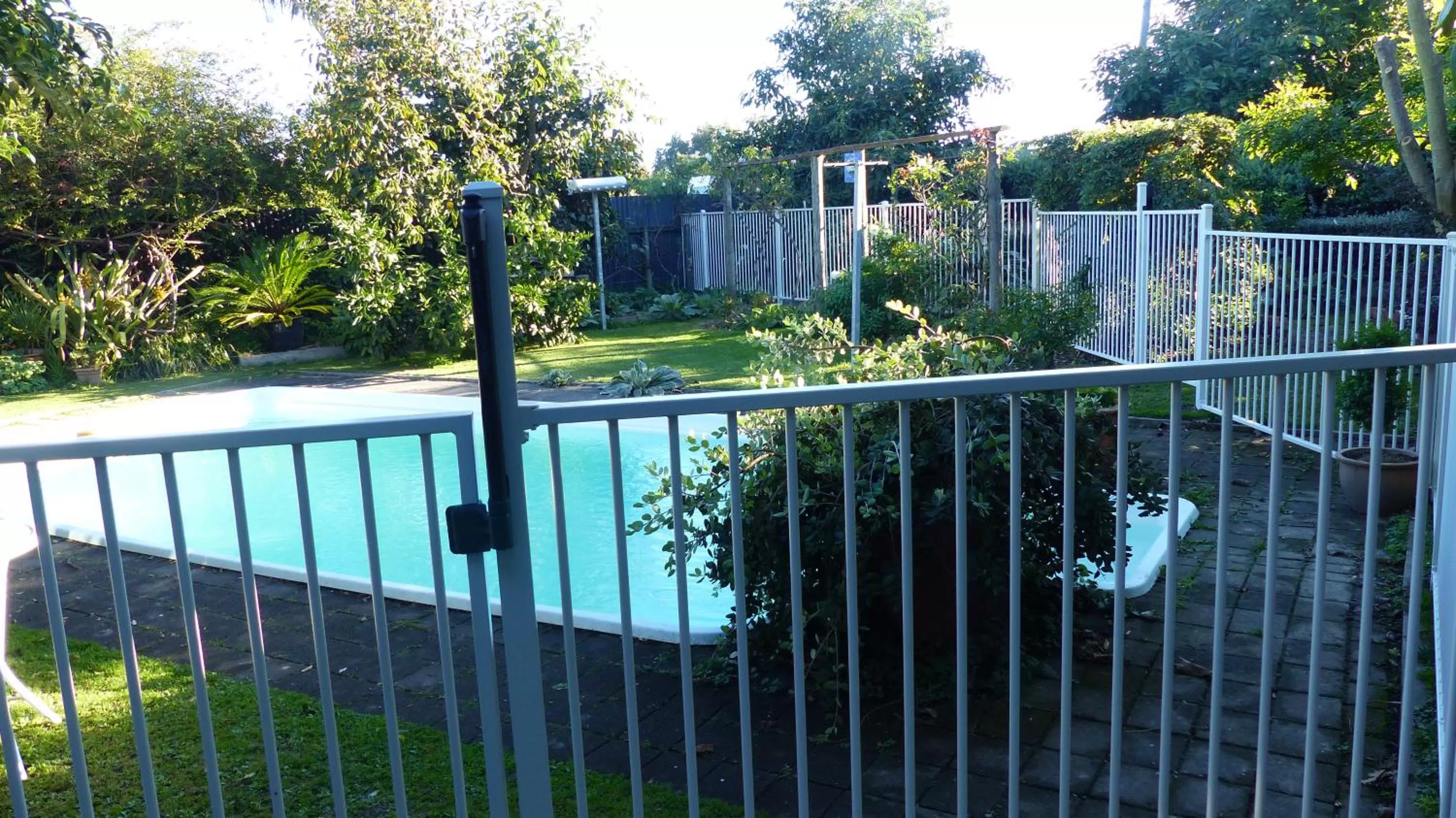 Swimming pool in Ashcroft Gardens Bed & Breakfast