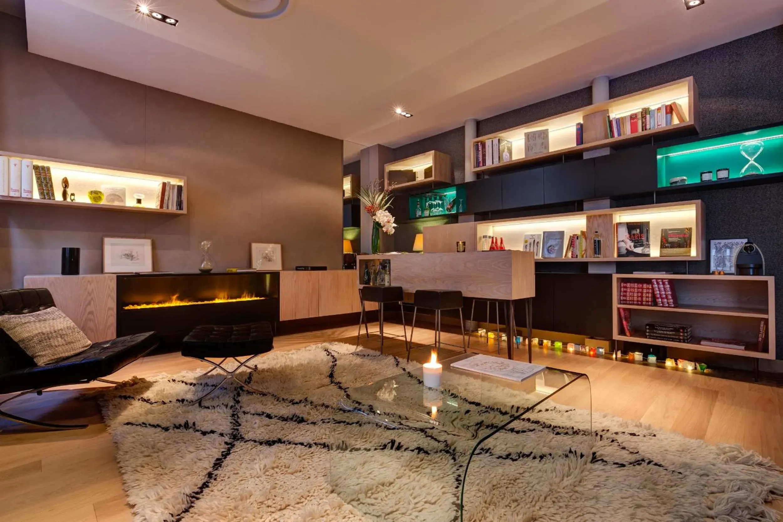 Communal lounge/ TV room in Hôtel Elixir