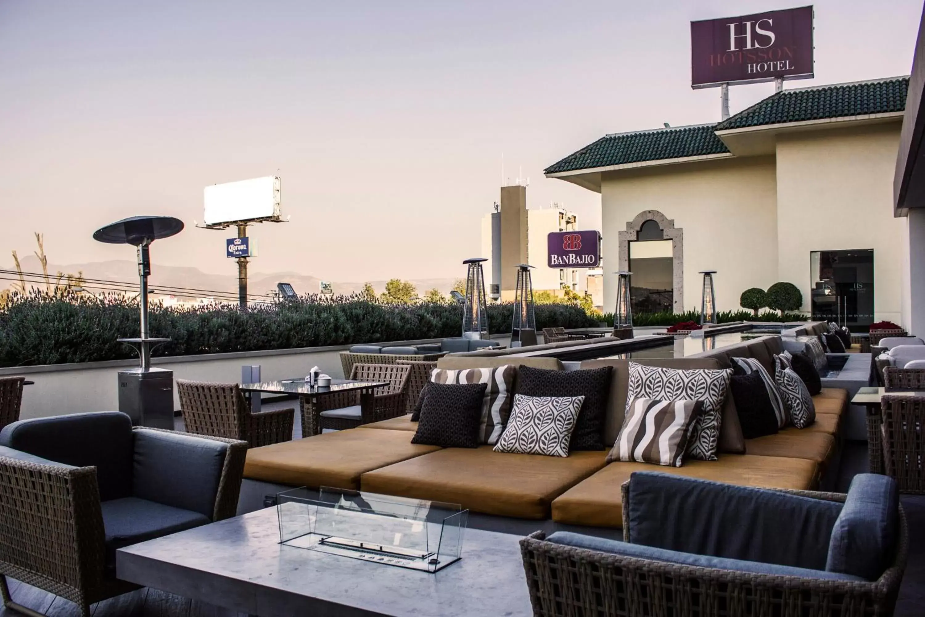 Balcony/Terrace, Lounge/Bar in HS HOTSSON Hotel Leon