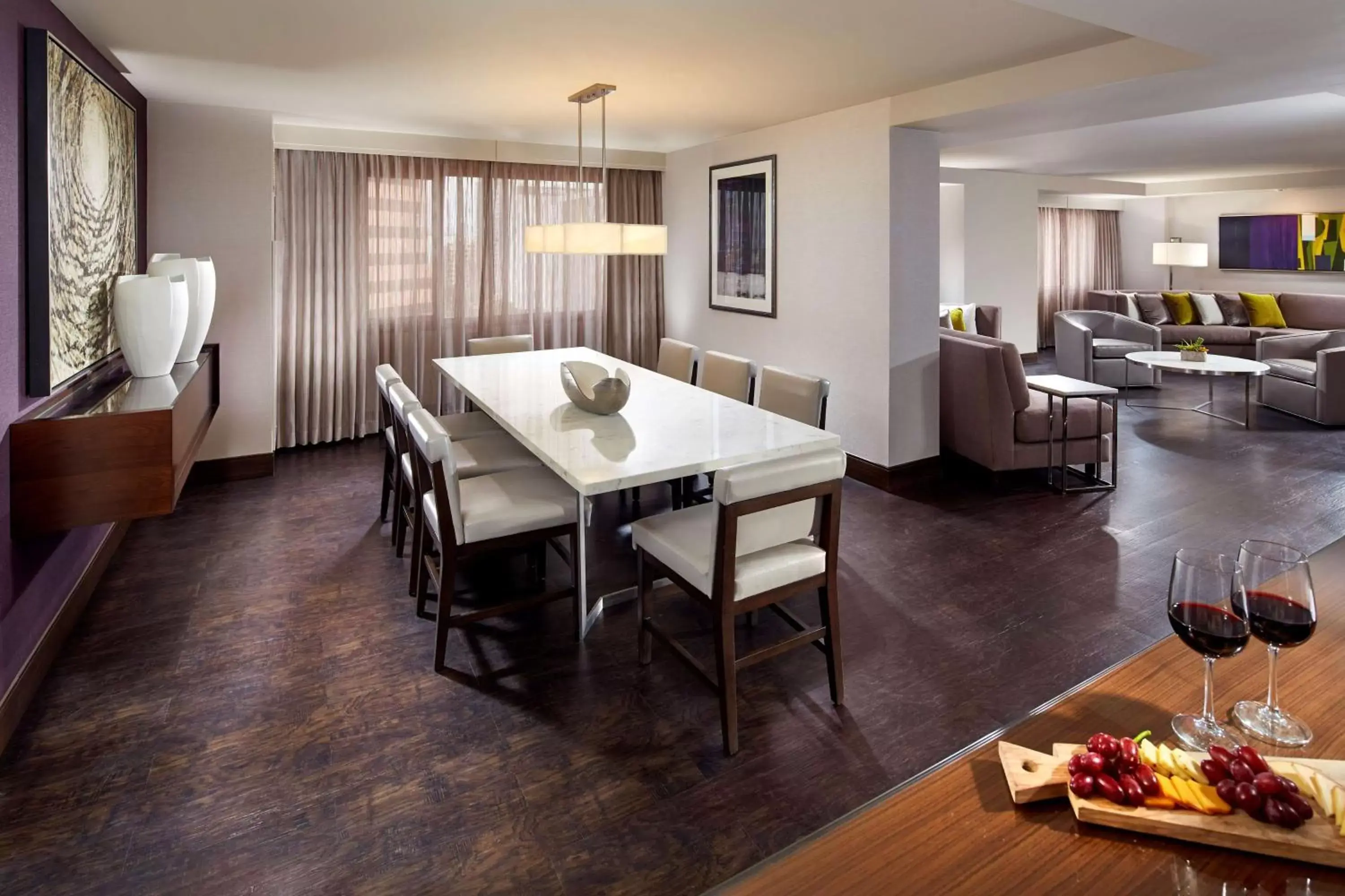 Living room, Dining Area in Hilton Long Beach Hotel