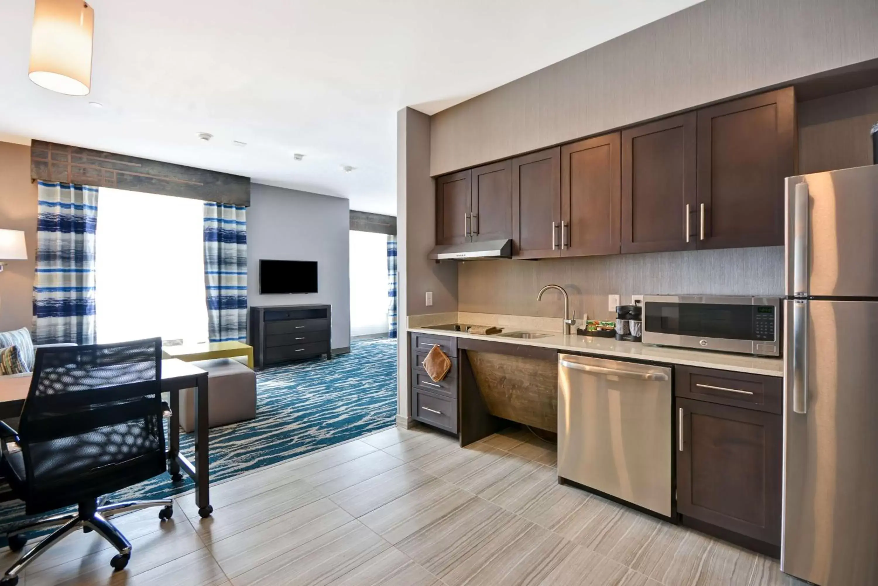 Bedroom, Kitchen/Kitchenette in Homewood Suites by Hilton Conroe