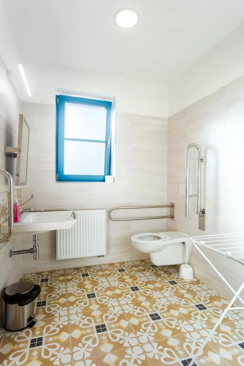 Shower in Hotel Edvard