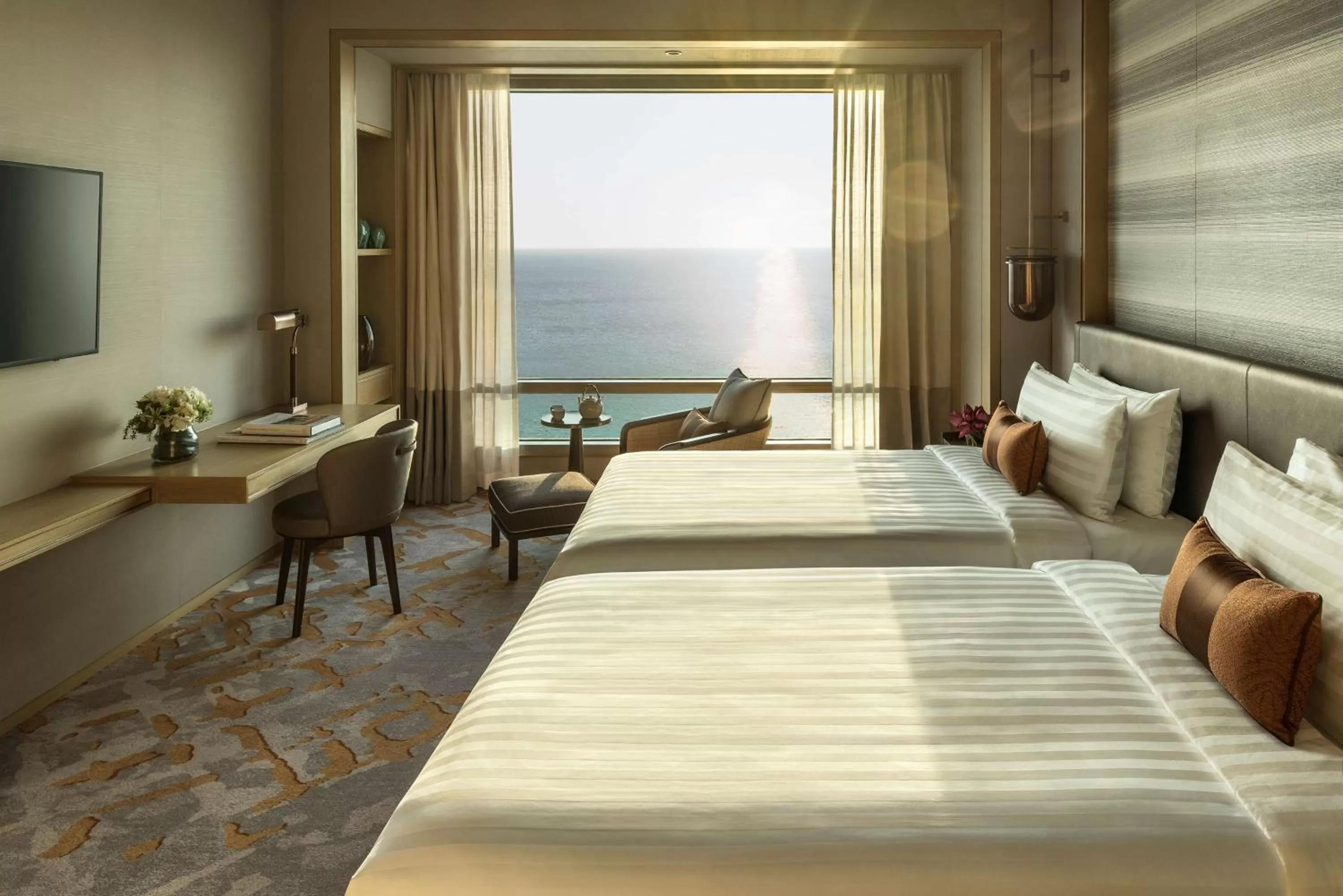 Photo of the whole room, Bed in Shangri-La Colombo