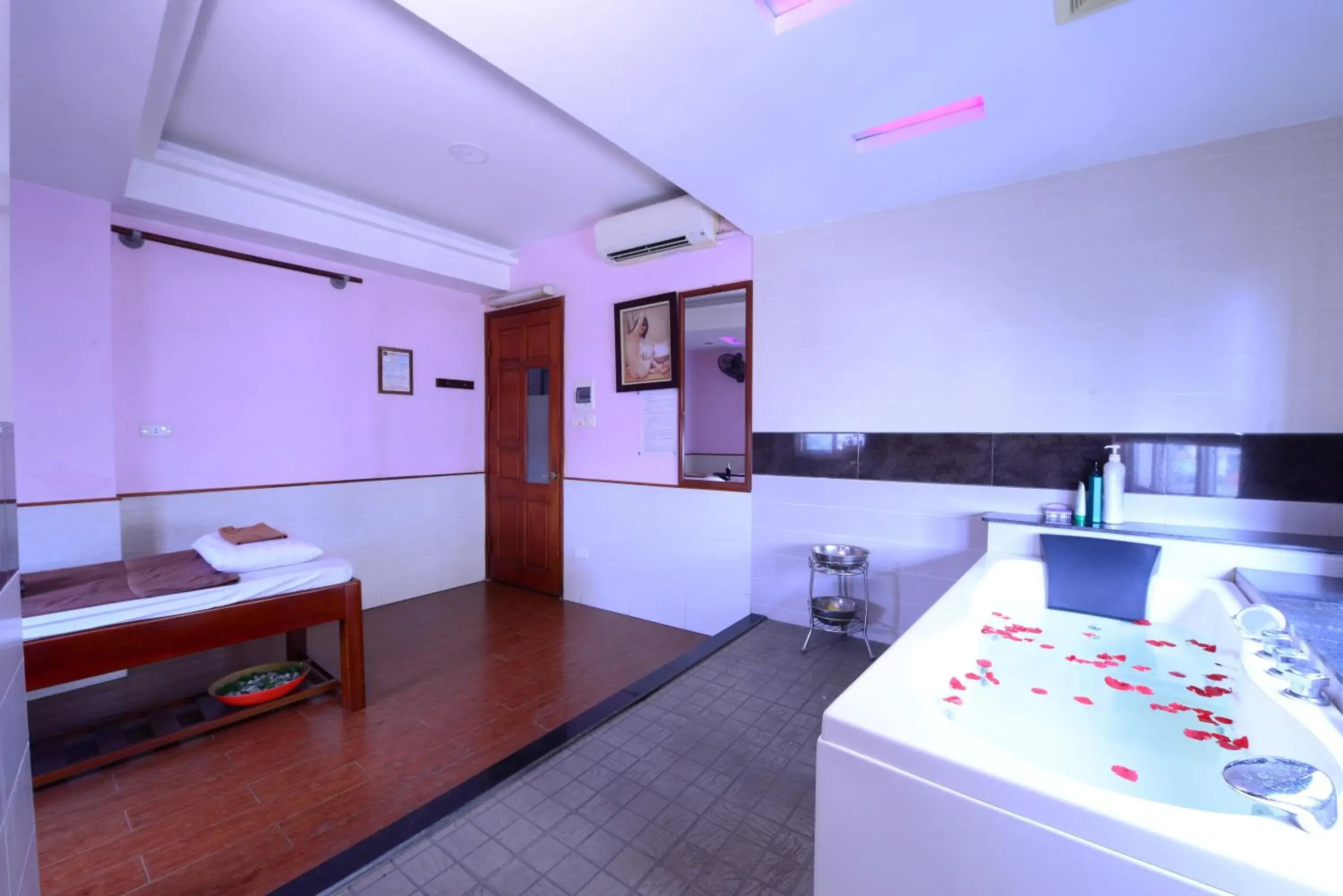 Hot Spring Bath in Blue Hanoi Inn Luxury Hotel and Spa