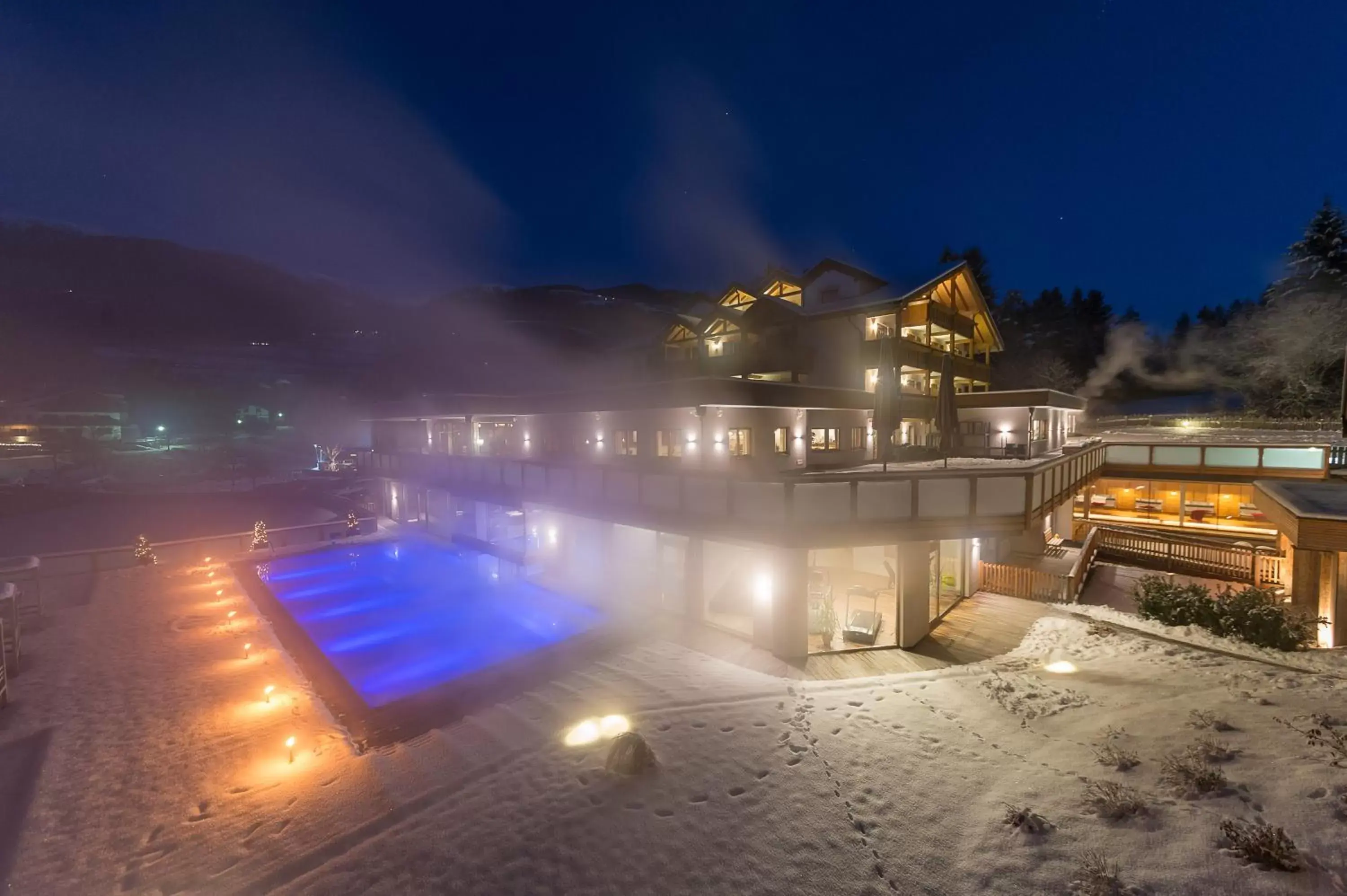 Swimming Pool in Hotel Weiher Green Lake